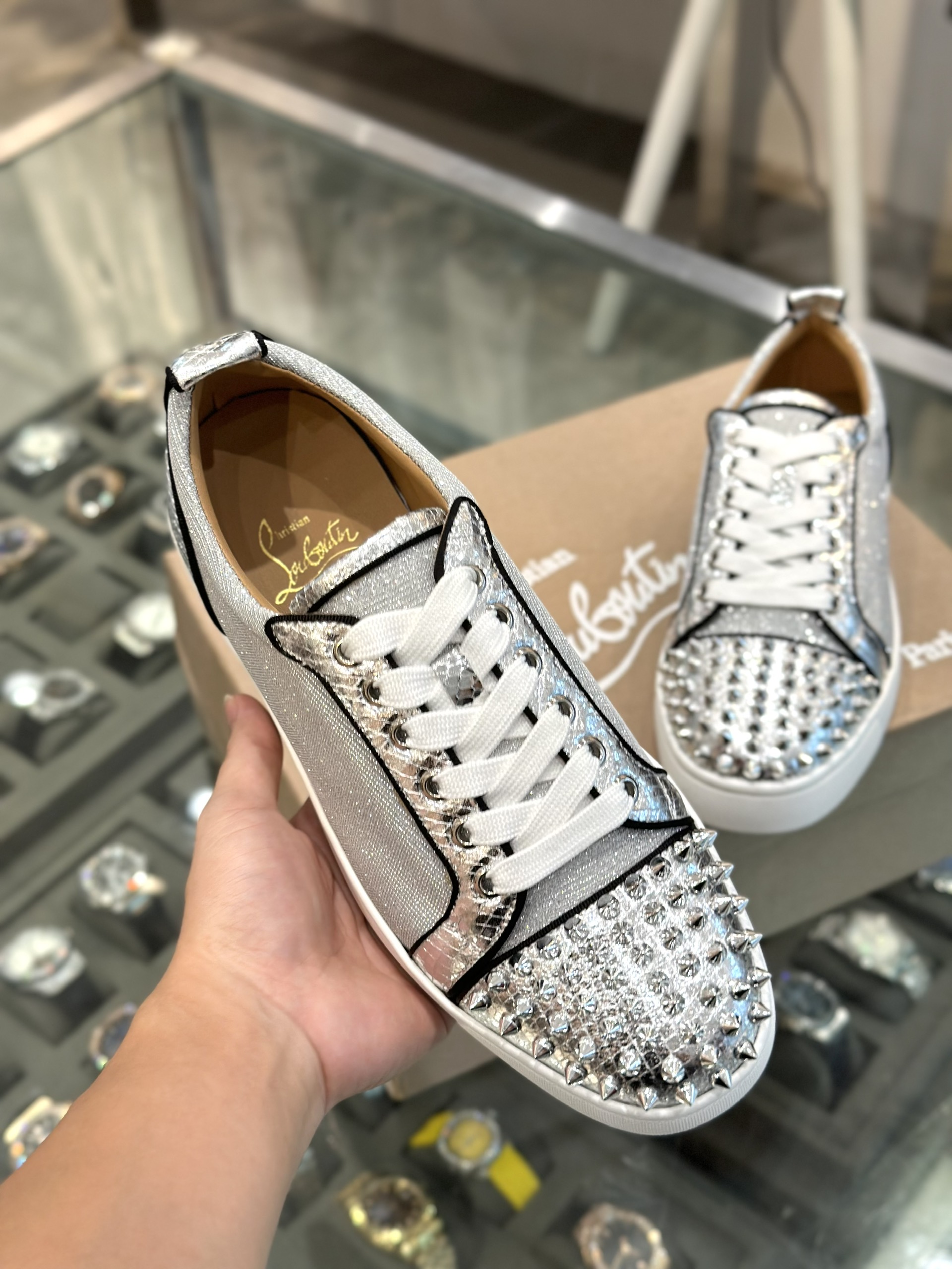 Giày sneaker Louboutin Bạc đính đinh Like Auth fullbox VTN