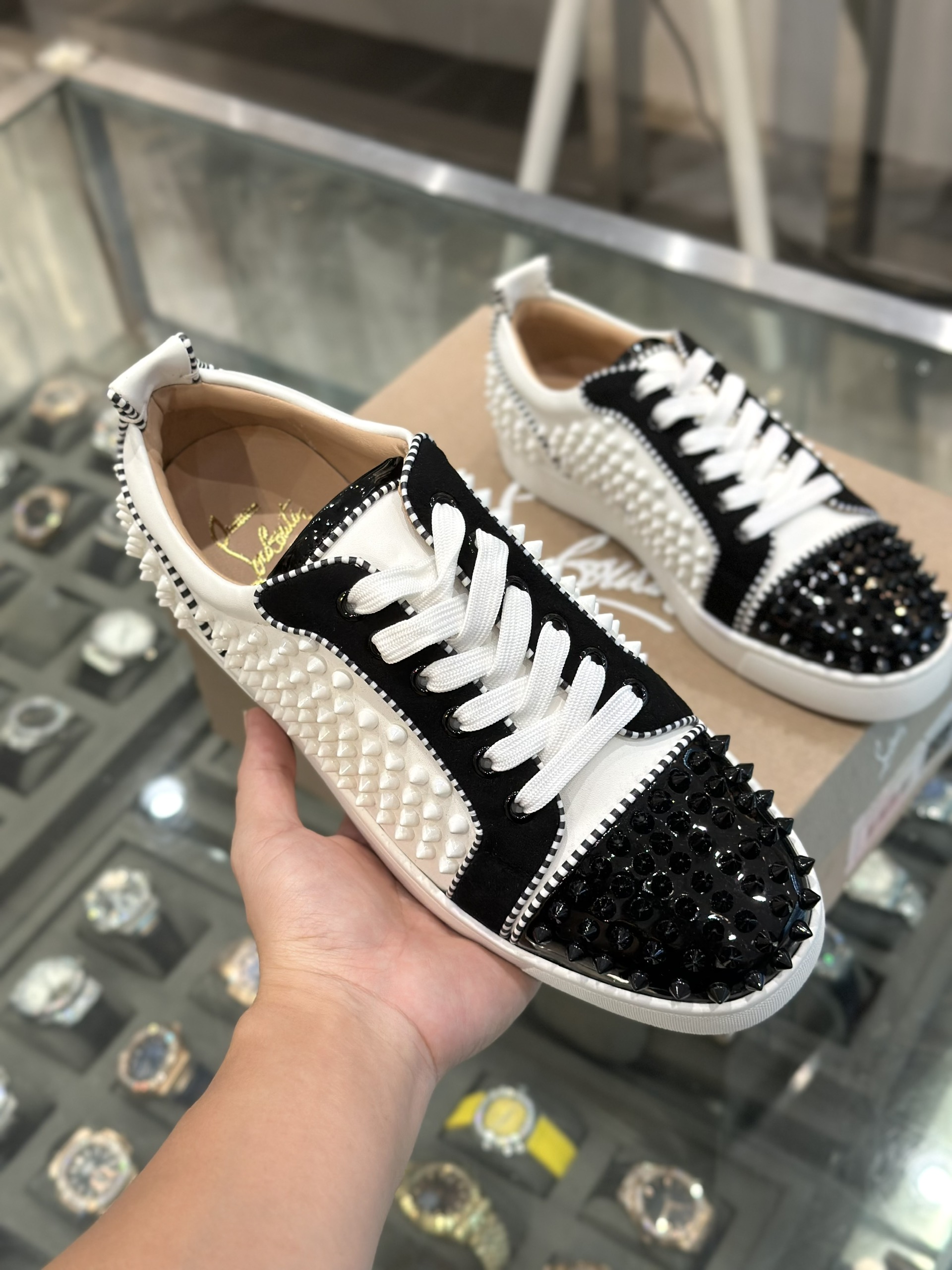 Giày sneaker Louboutin Đen phối Trắng đính đinh full Like Auth fullbox VTN