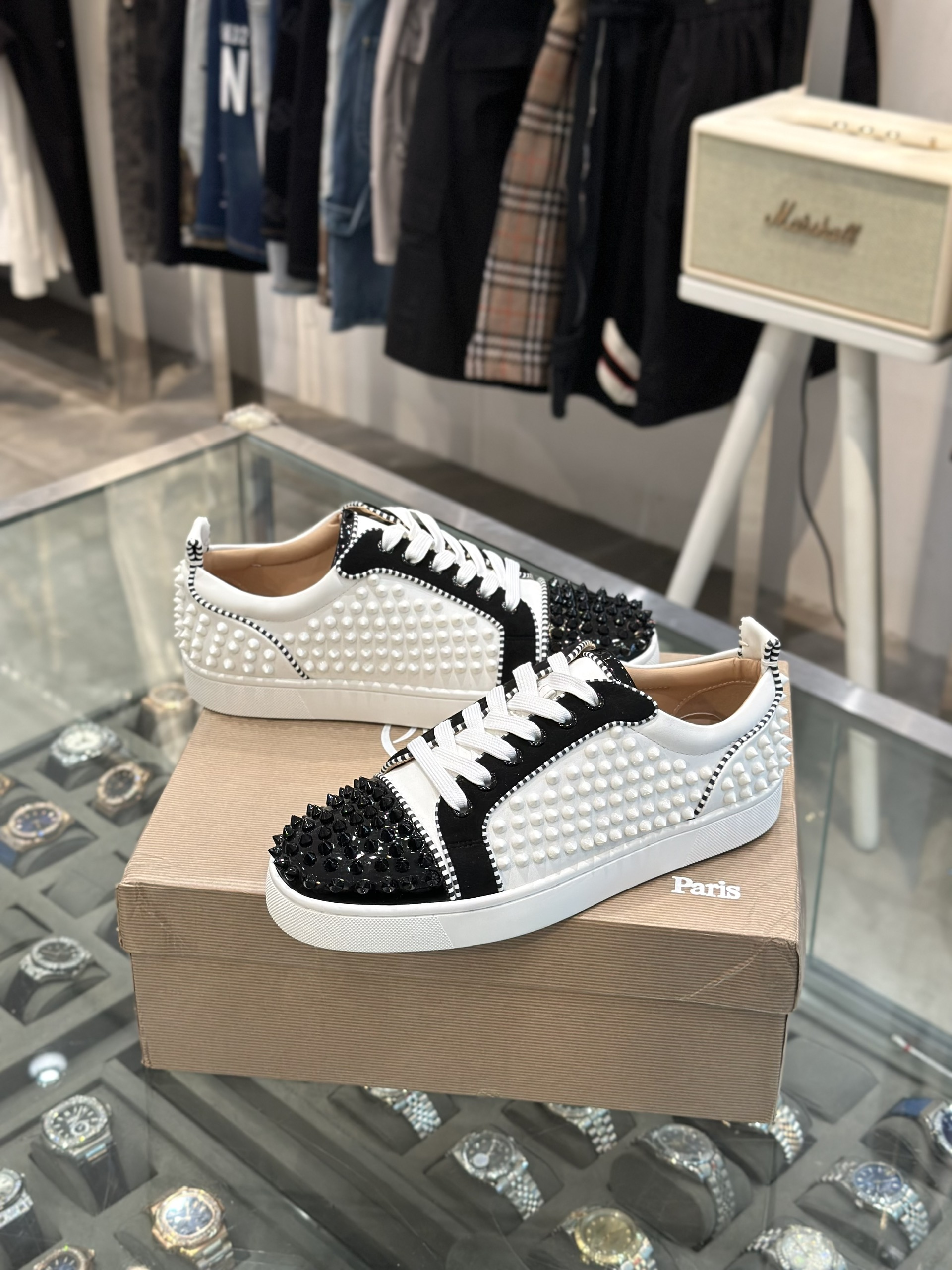 Giày sneaker Louboutin Đen phối Trắng đính đinh full Like Auth fullbox VTN