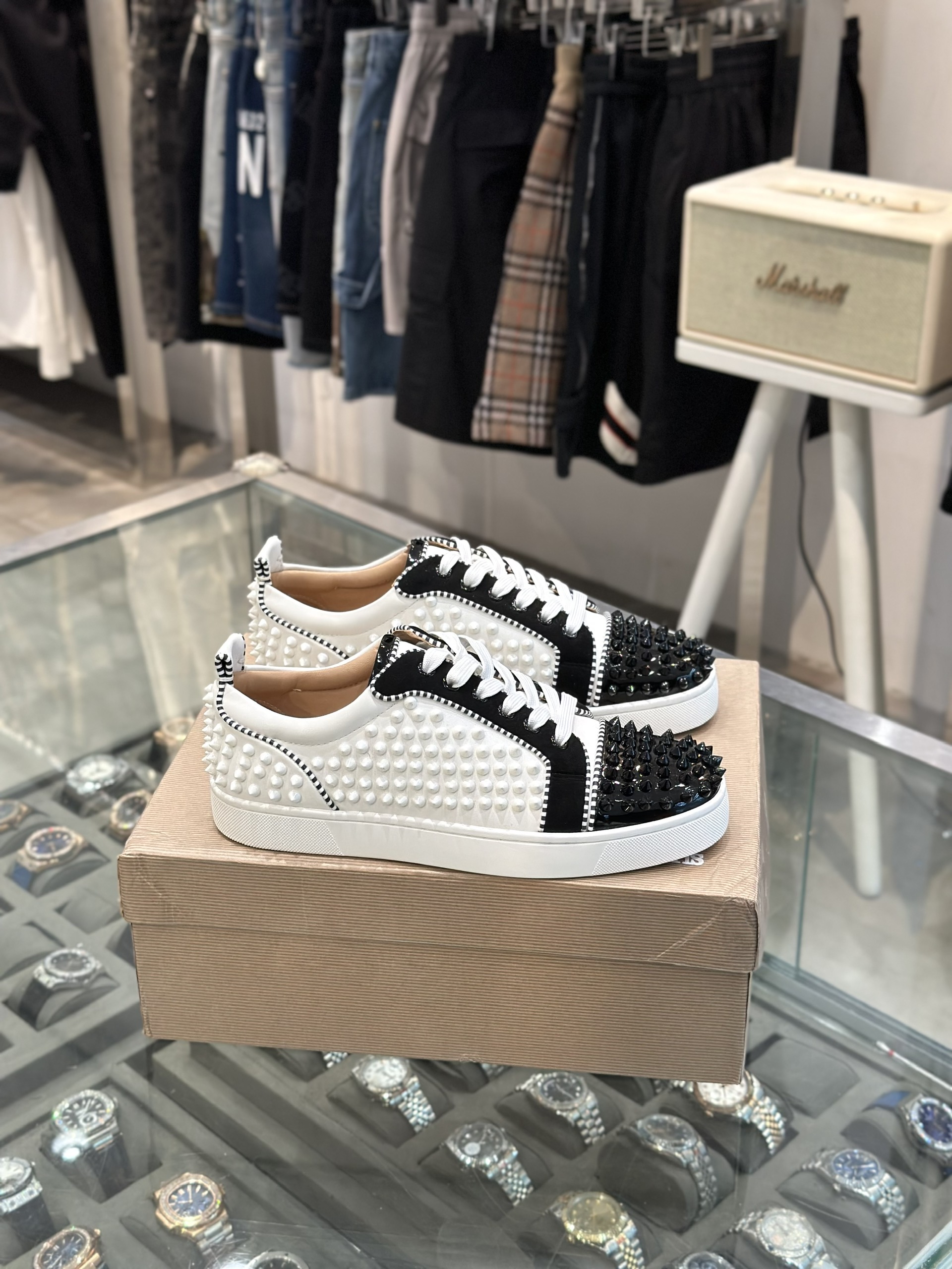 Giày sneaker Louboutin Đen phối Trắng đính đinh full Like Auth fullbox VTN