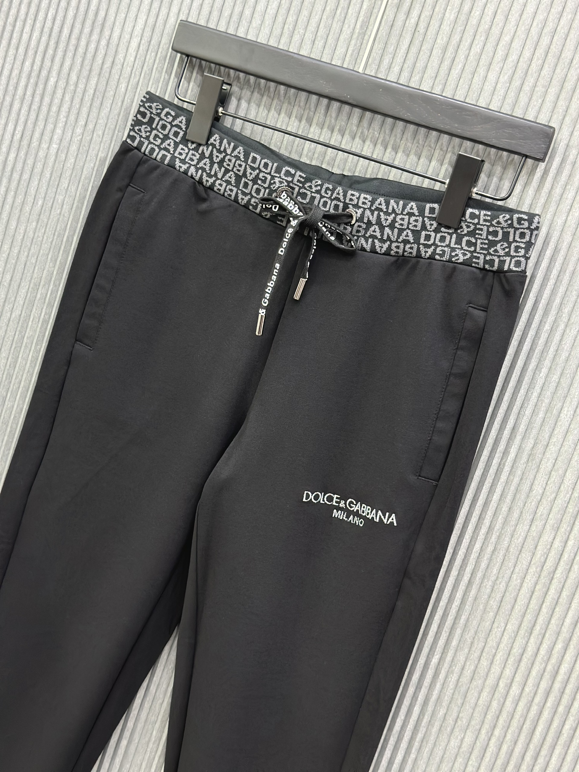 Quần dài nỉ Dolce Gabana DG Đen logo chữ thêu check cạp Like Auth VTN