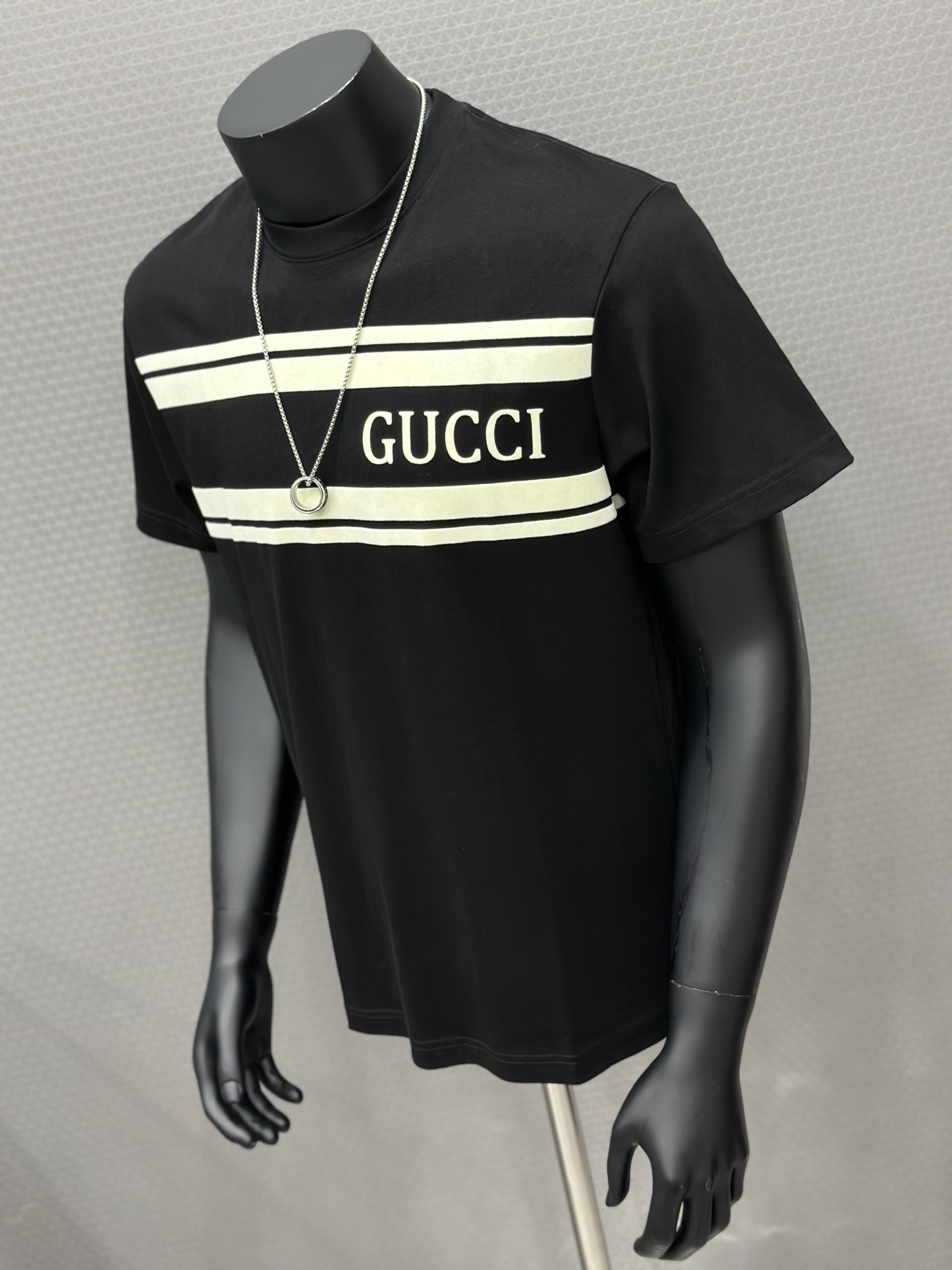 Áo phông T-shirt Gucci GC Đen logo chữ kẻ sọc ngang ngực Like Auth VTN