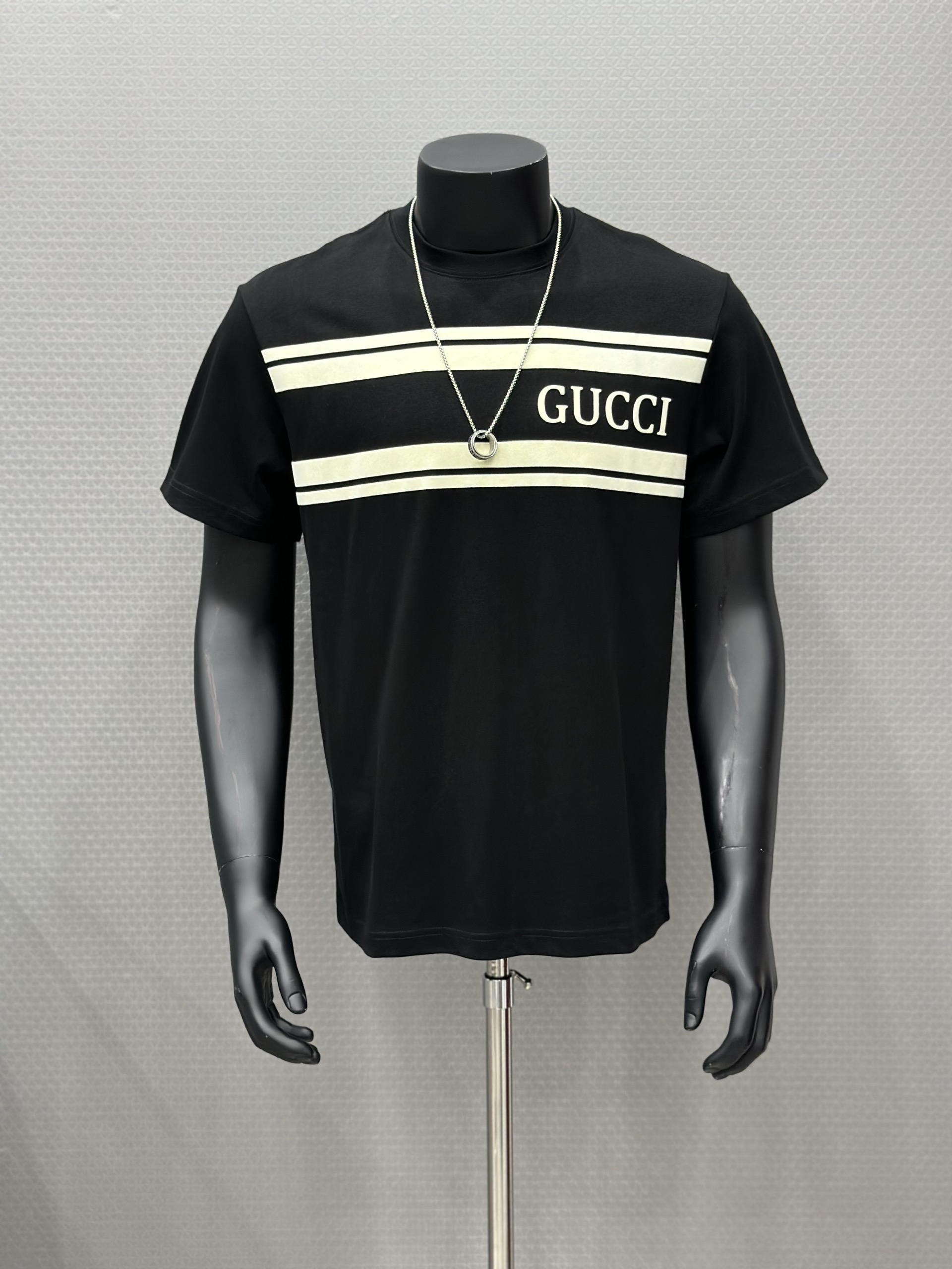 Áo phông T-shirt Gucci GC Đen logo chữ kẻ sọc ngang ngực Like Auth VTN