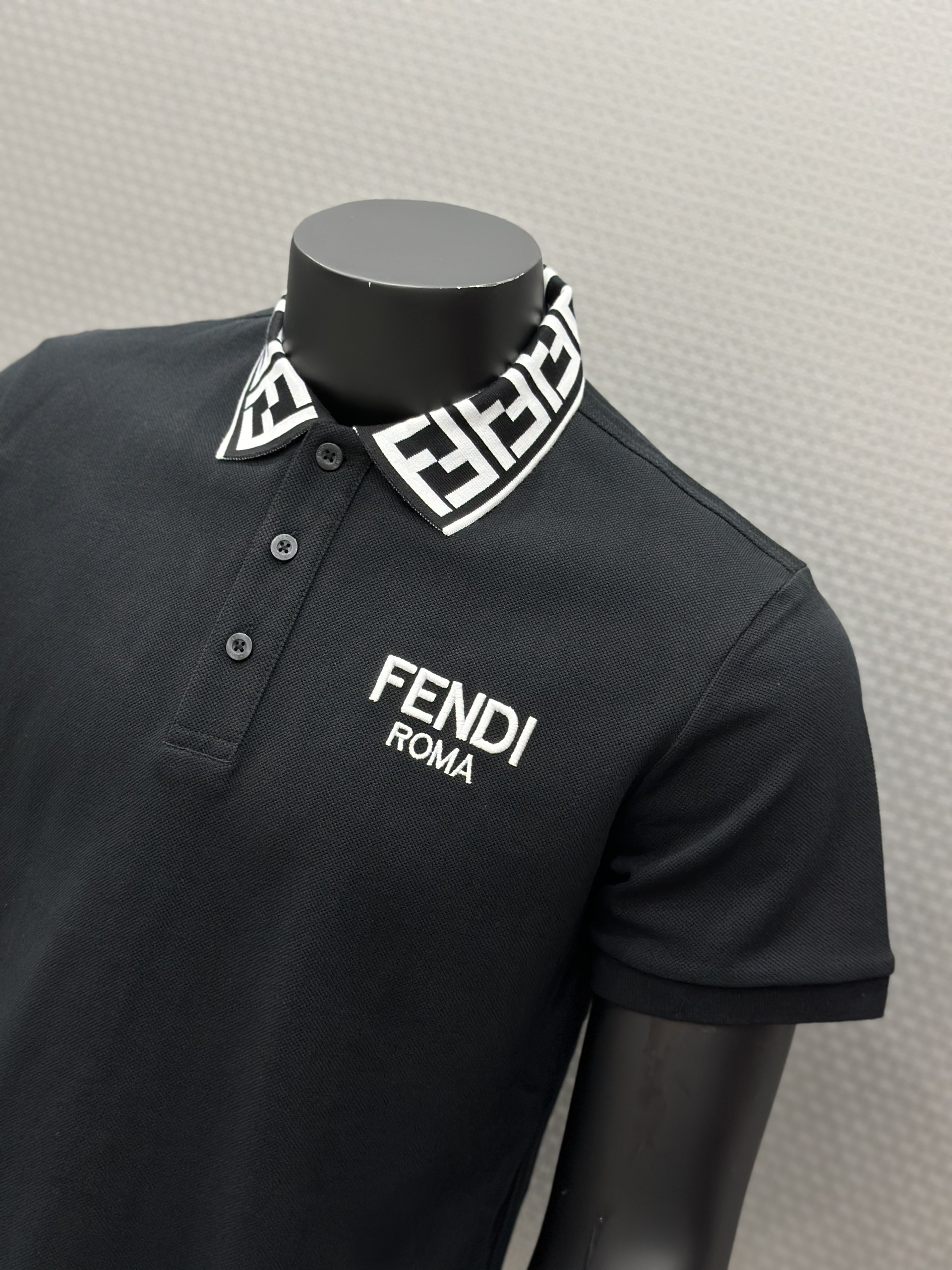 Áo polo Fendi FF Đen logo chữ  thêu nổi phối họa tiết cổ Like Auth VTN