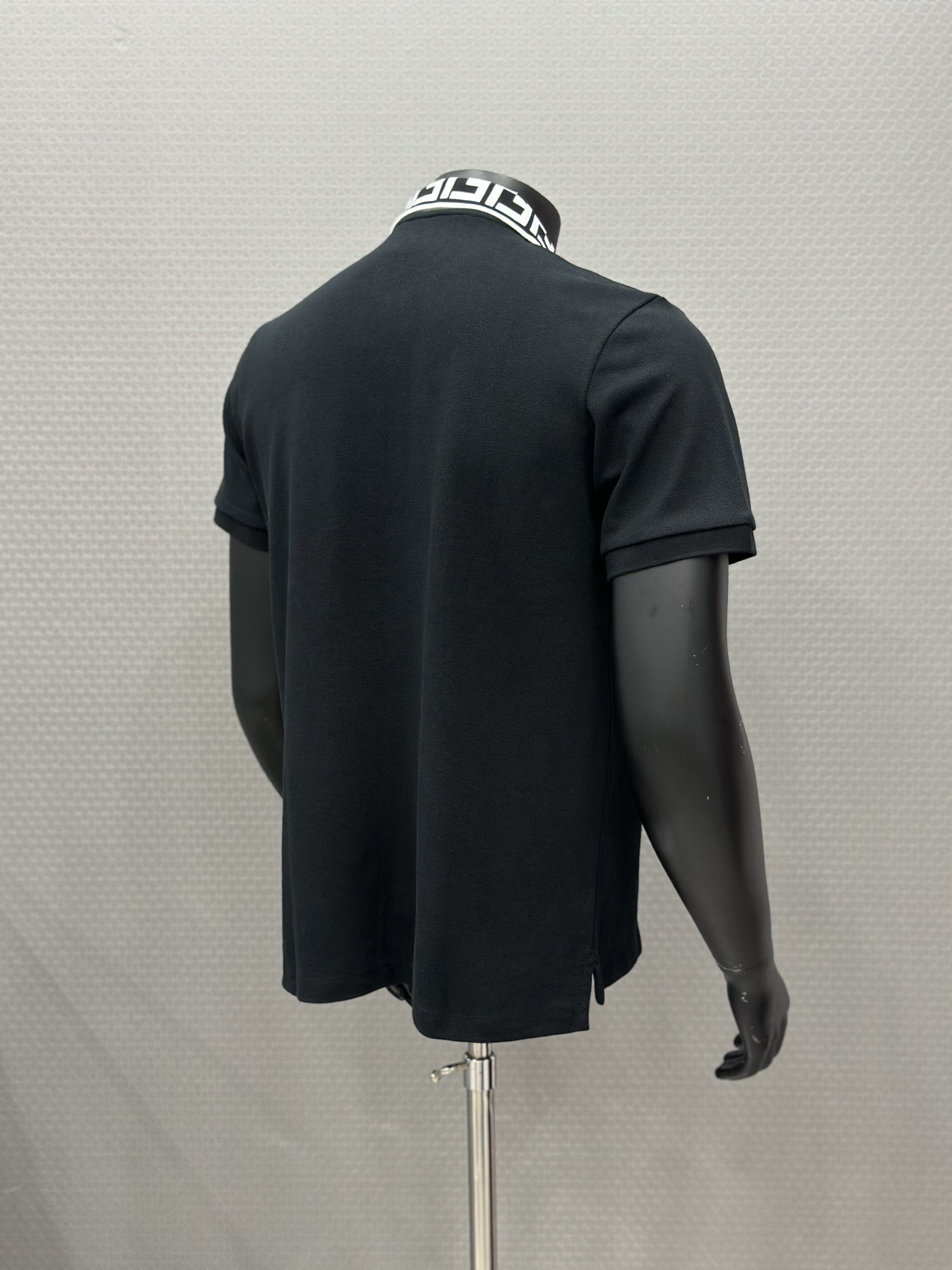 Áo polo Fendi FF Đen logo chữ  thêu nổi phối họa tiết cổ Like Auth VTN