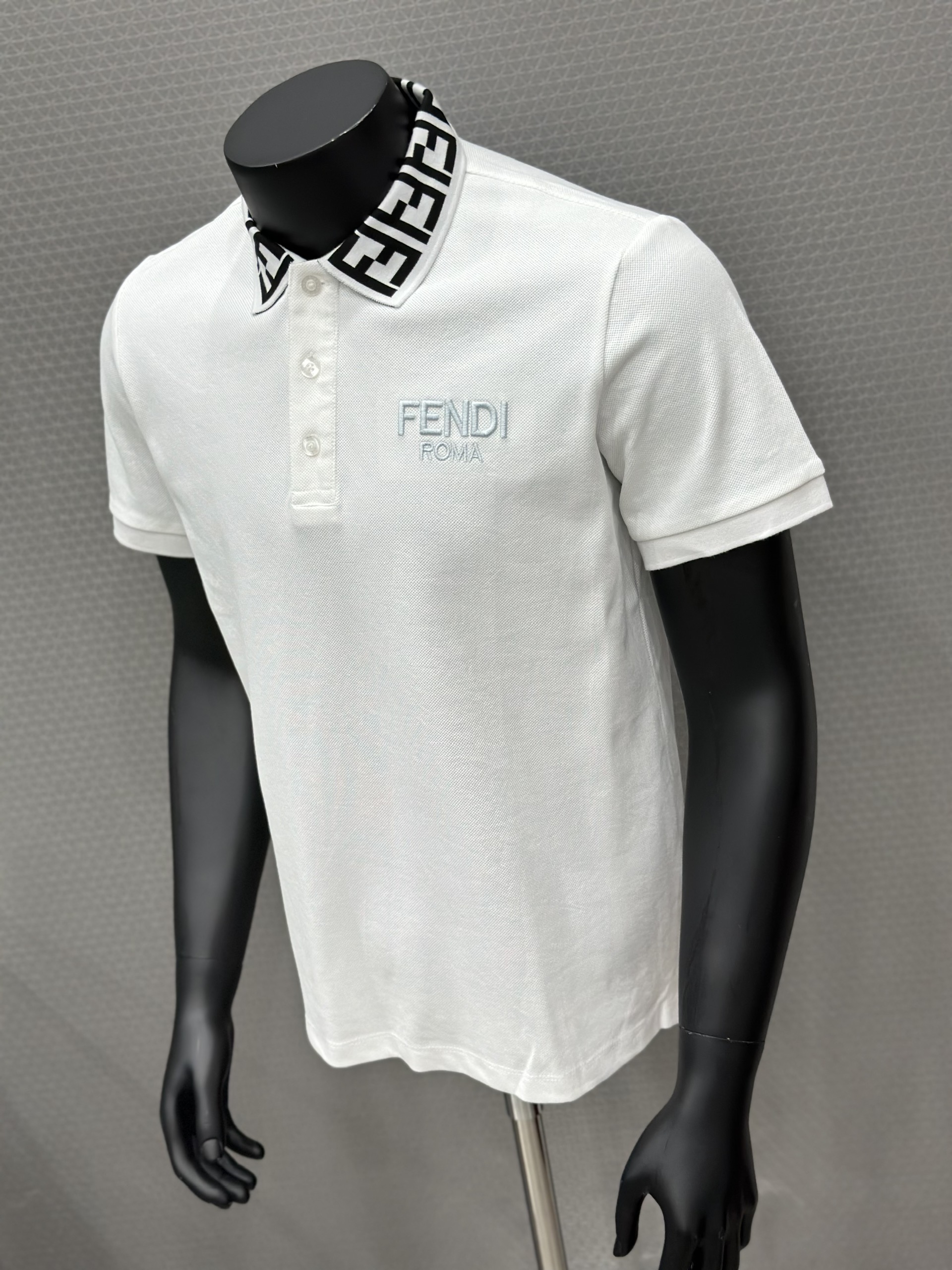 Áo polo Fendi FF Trắng logo chữ  thêu nổi phối họa tiết cổ Like Auth VTN
