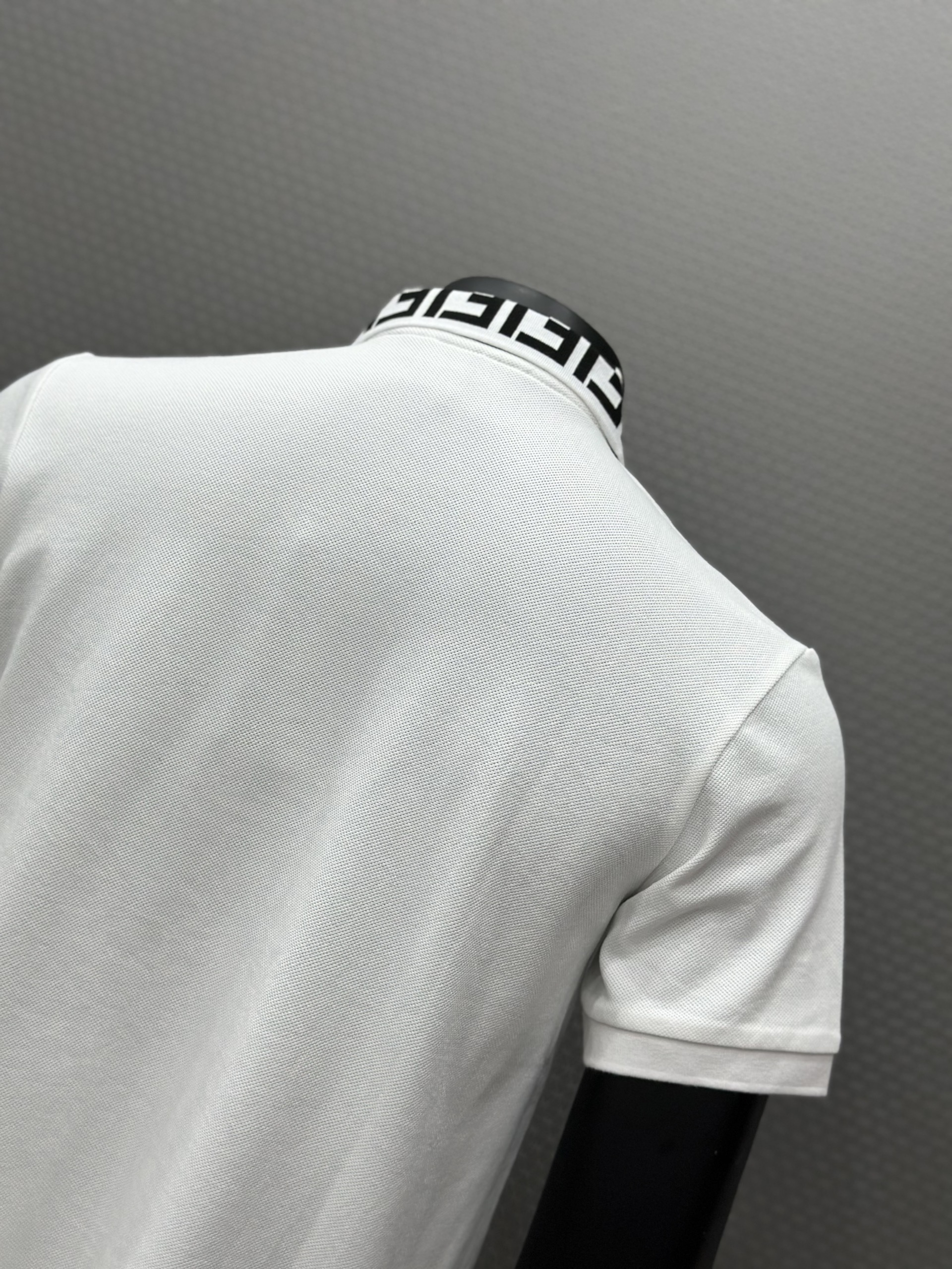 Áo polo Fendi FF Trắng logo chữ  thêu nổi phối họa tiết cổ Like Auth VTN