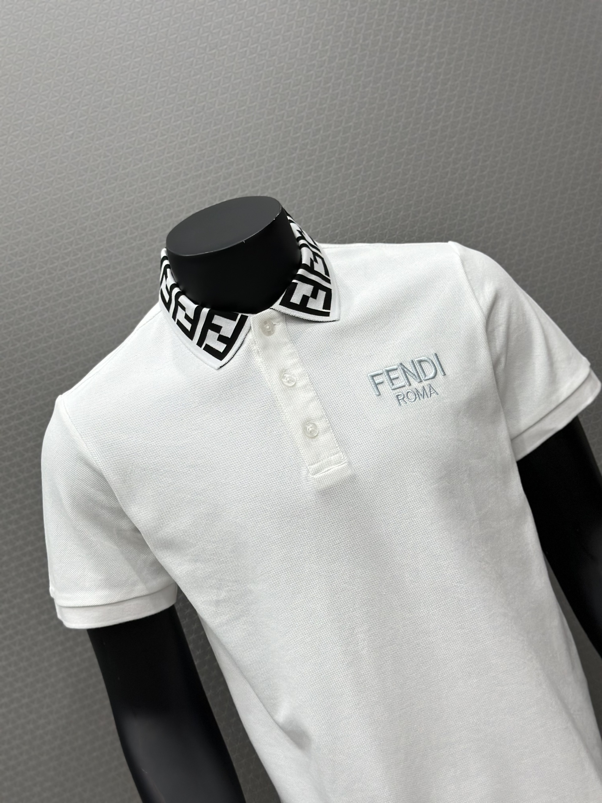 Áo polo Fendi FF Trắng logo chữ  thêu nổi phối họa tiết cổ Like Auth VTN
