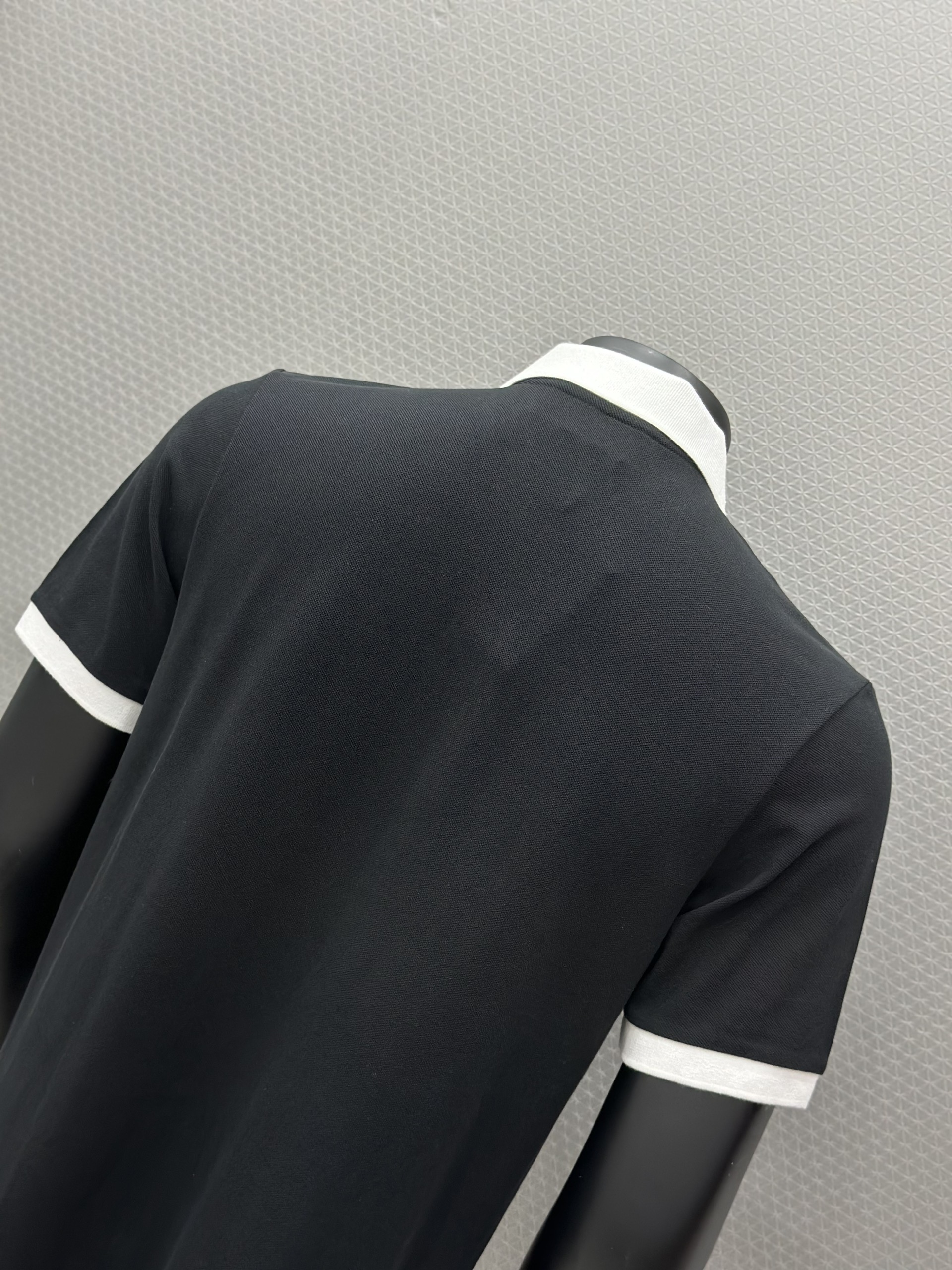 Áo polo Prada P Đen logo tag tam giác da thêu ngực phối Trắng cổ khuy tay Like Auth VTN