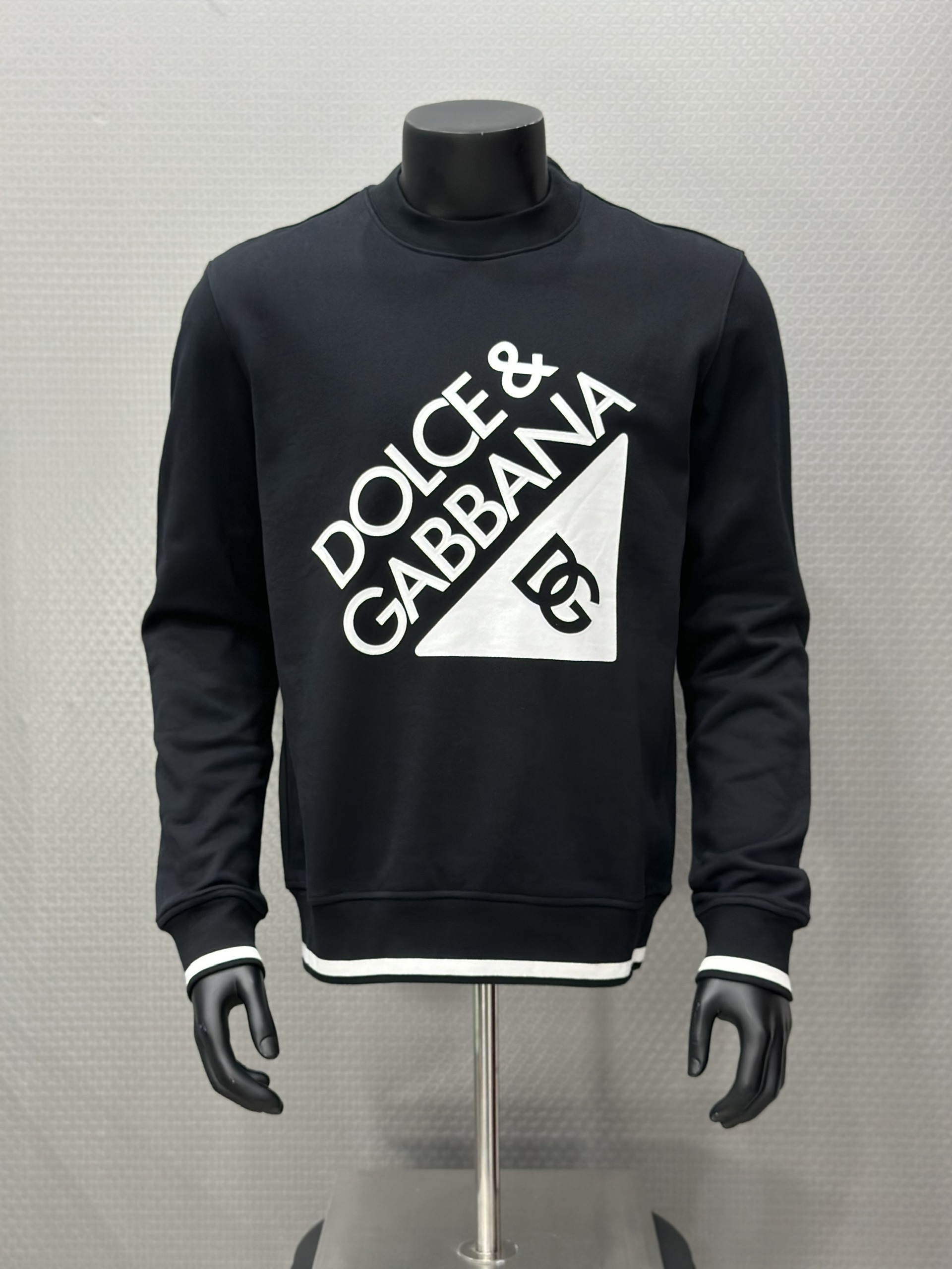 Áo nỉ sweater Dolce Gabbana DG Đen logo chữ Trắng to Like Auth VTN