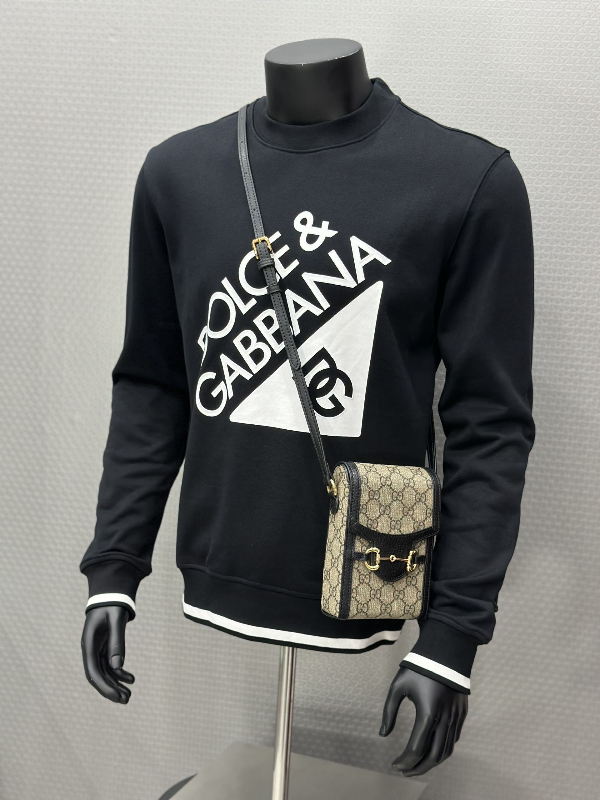 Áo nỉ sweater Dolce Gabbana DG Đen logo chữ Trắng to Like Auth VTN
