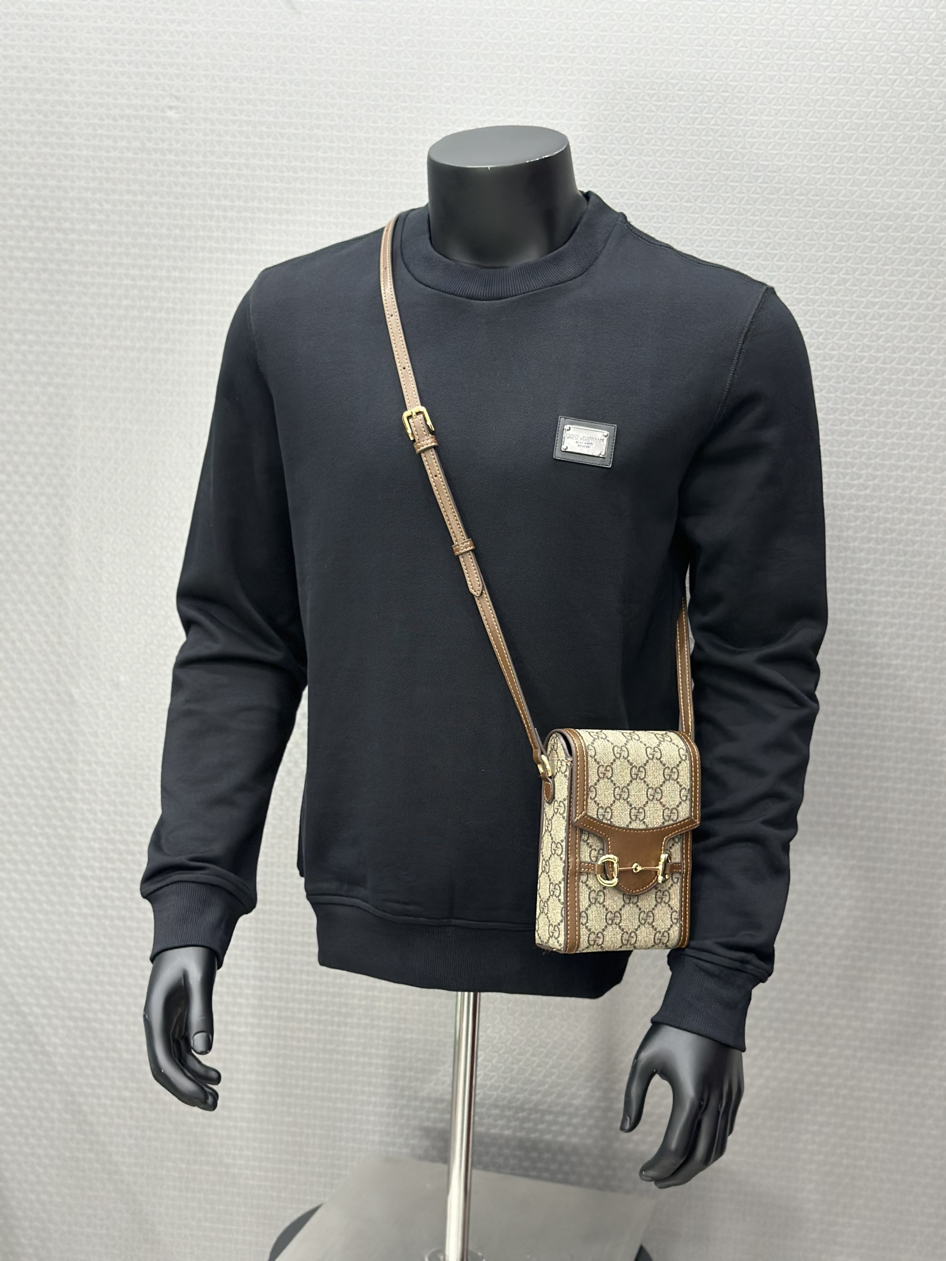 Áo nỉ sweater Dolce Gabbana DG Đen logo tag sắt vuông thêu ngực Like Auth VTN