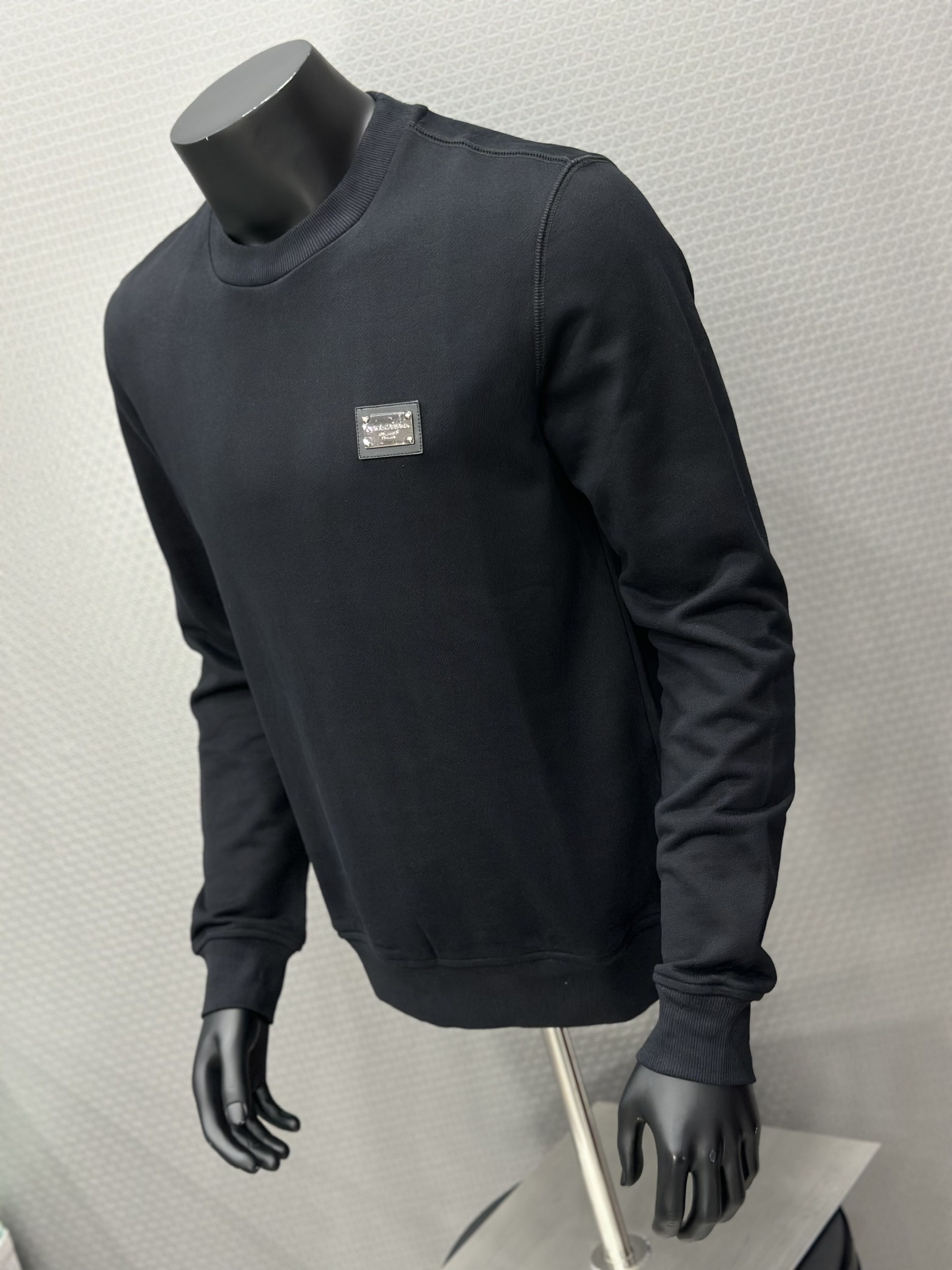 Áo nỉ sweater Dolce Gabbana DG Đen logo tag sắt vuông thêu ngực Like Auth VTN