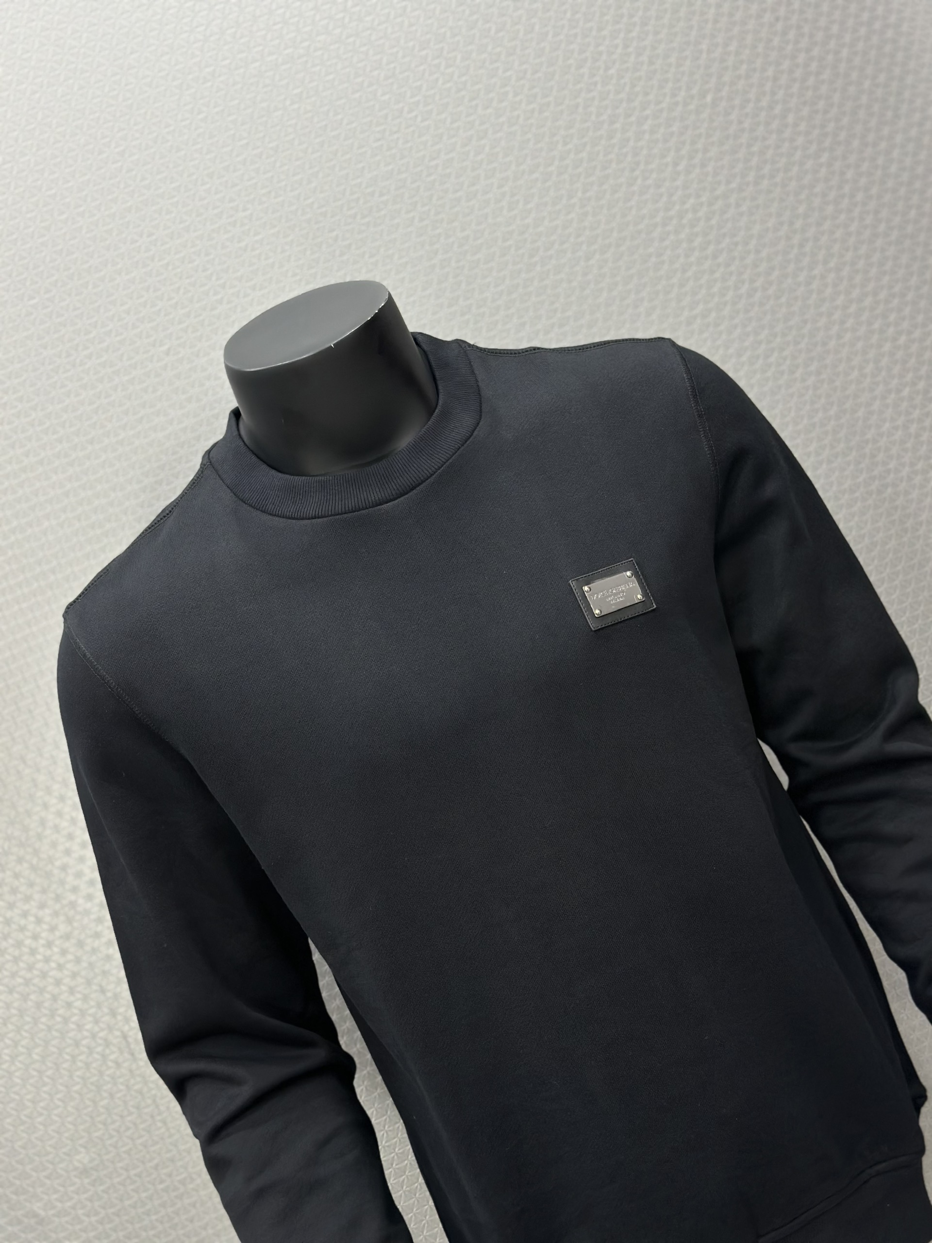 Áo nỉ sweater Dolce Gabbana DG Đen logo tag sắt vuông thêu ngực Like Auth VTN