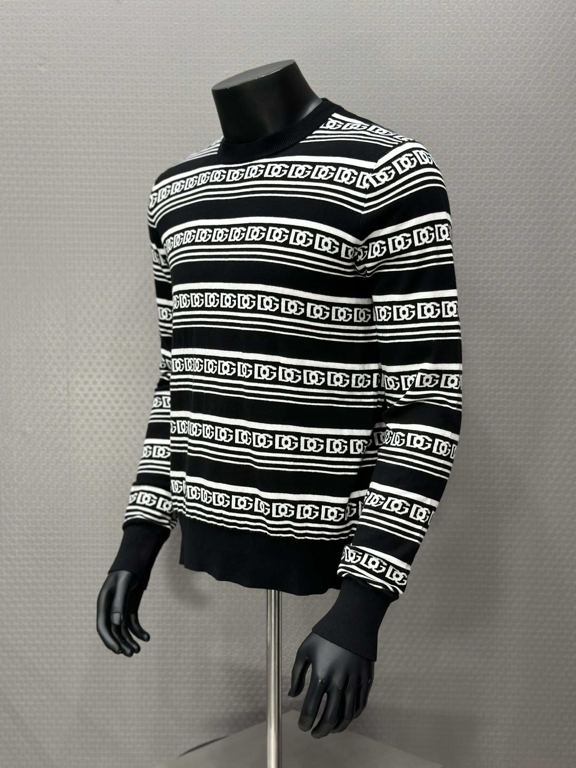 Áo len Dolce Gabbana DG Đen phối Trắng loog chữ kẻ sọc ngang Like Auth VTN