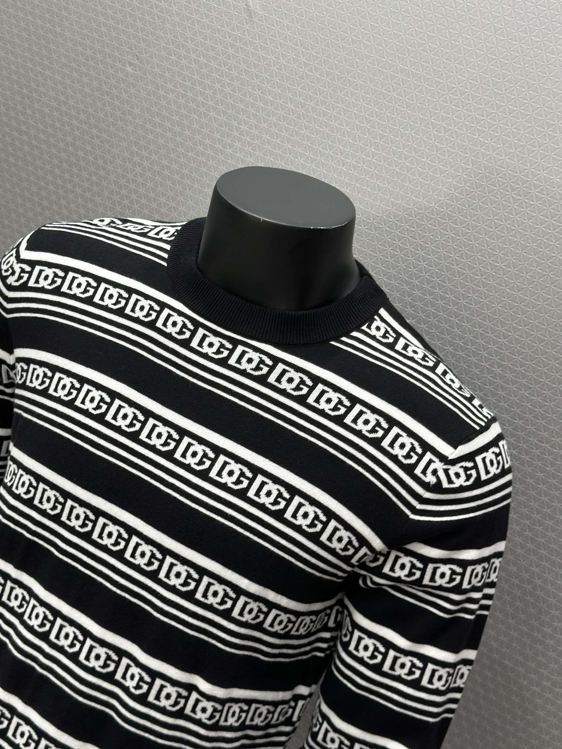 Áo len Dolce Gabbana DG Đen phối Trắng loog chữ kẻ sọc ngang Like Auth VTN