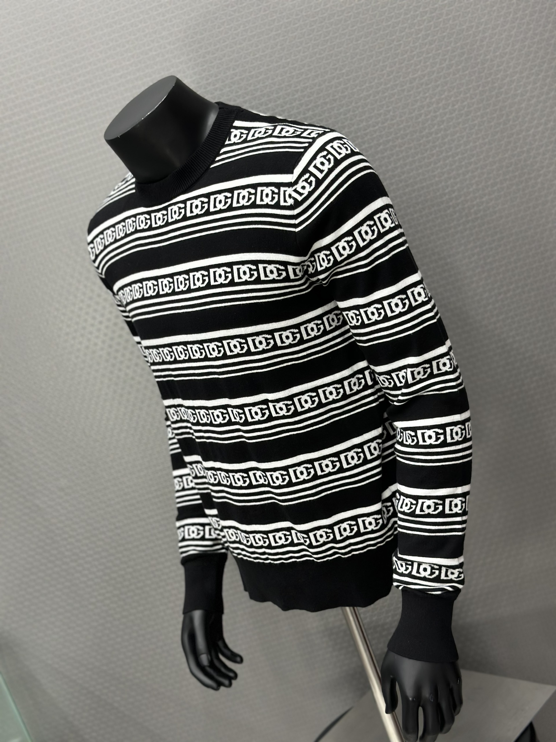 Áo len Dolce Gabbana DG Đen phối Trắng loog chữ kẻ sọc ngang Like Auth VTN