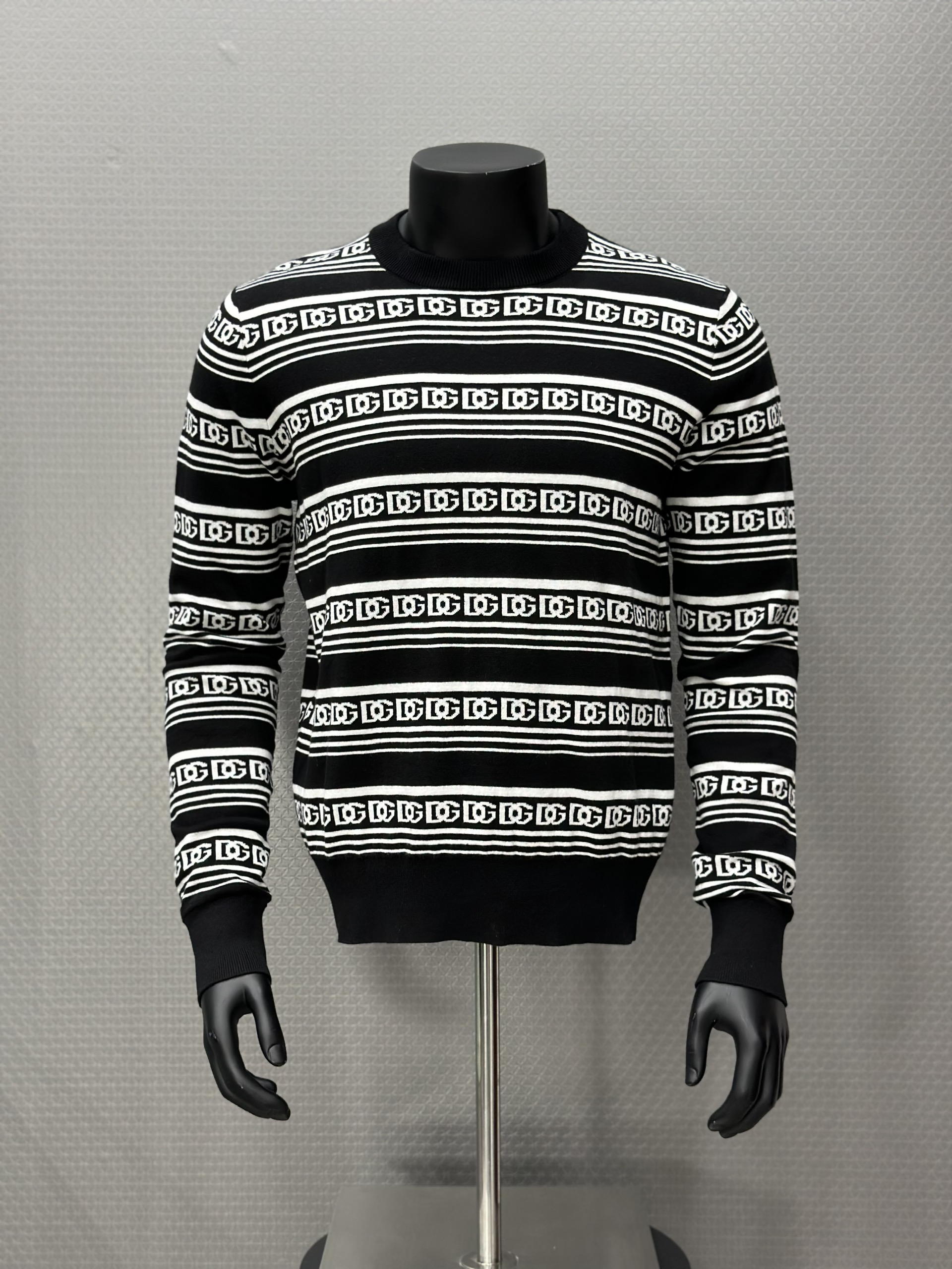 Áo len Dolce Gabbana DG Đen phối Trắng loog chữ kẻ sọc ngang Like Auth VTN