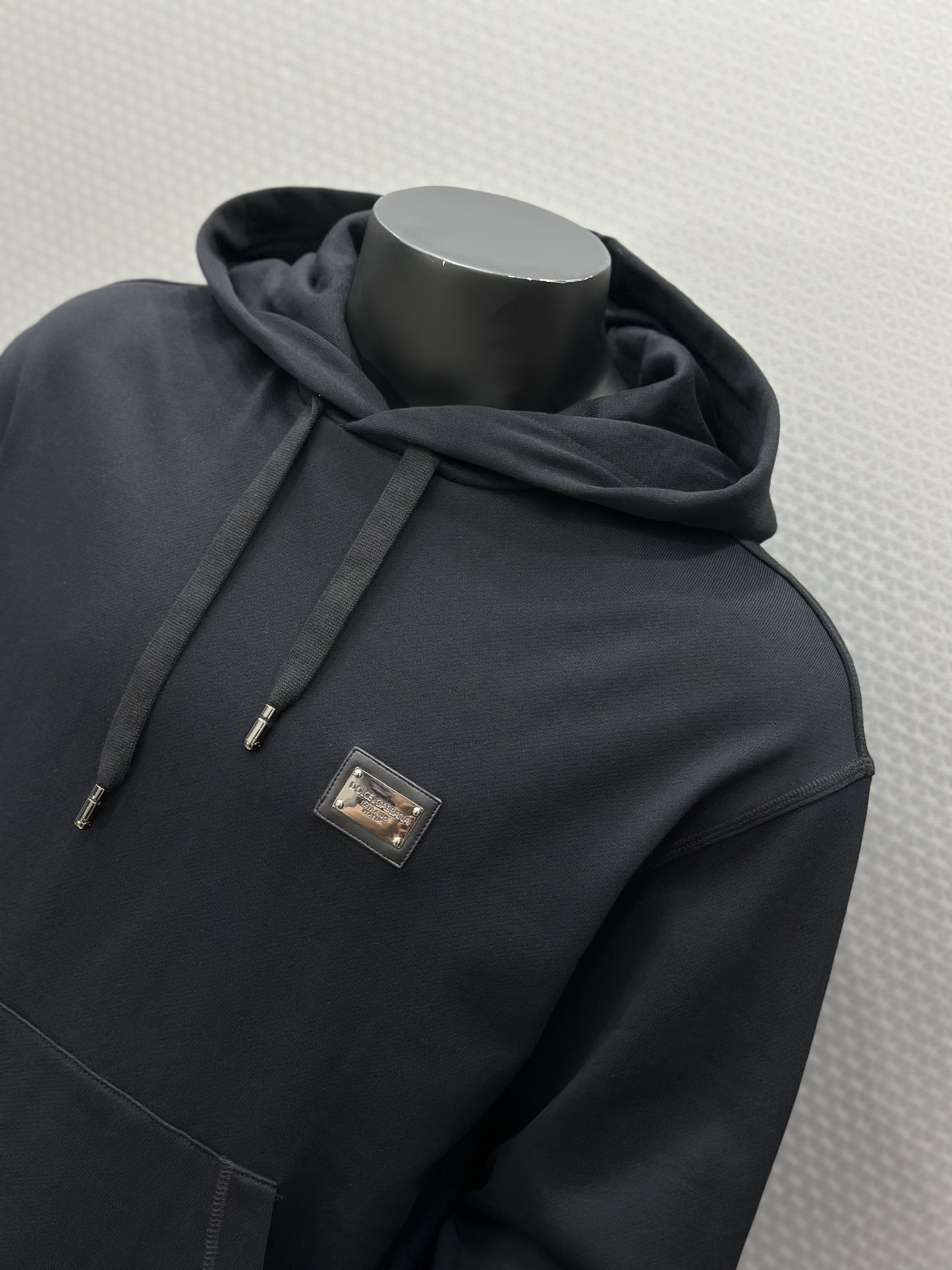 Áo nỉ hoodie Dolce Gabbana DG Đen logo tag sắt vuông thêu ngực Like Auth VTN