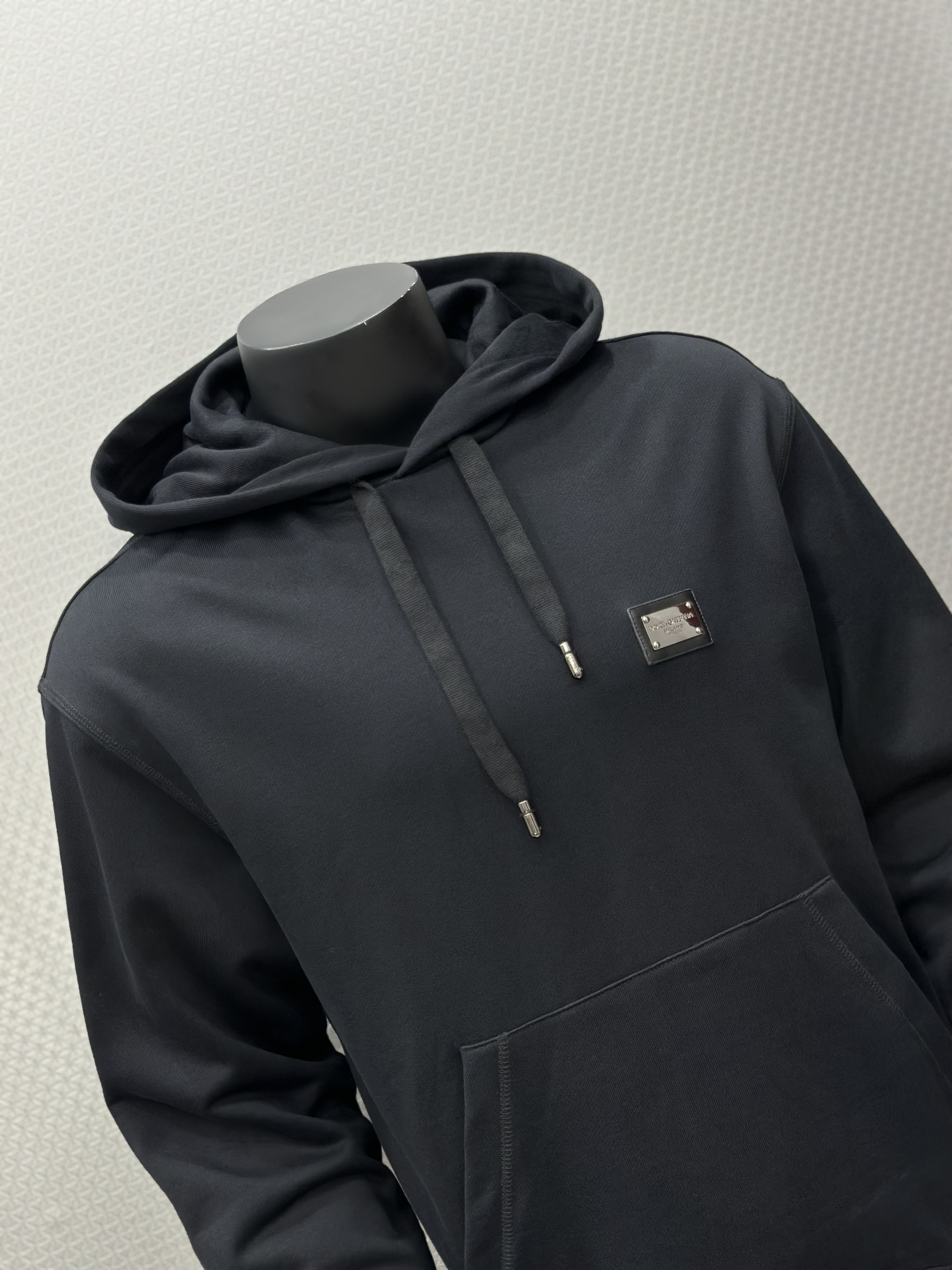 Áo nỉ hoodie Dolce Gabbana DG Đen logo tag sắt vuông thêu ngực Like Auth VTN