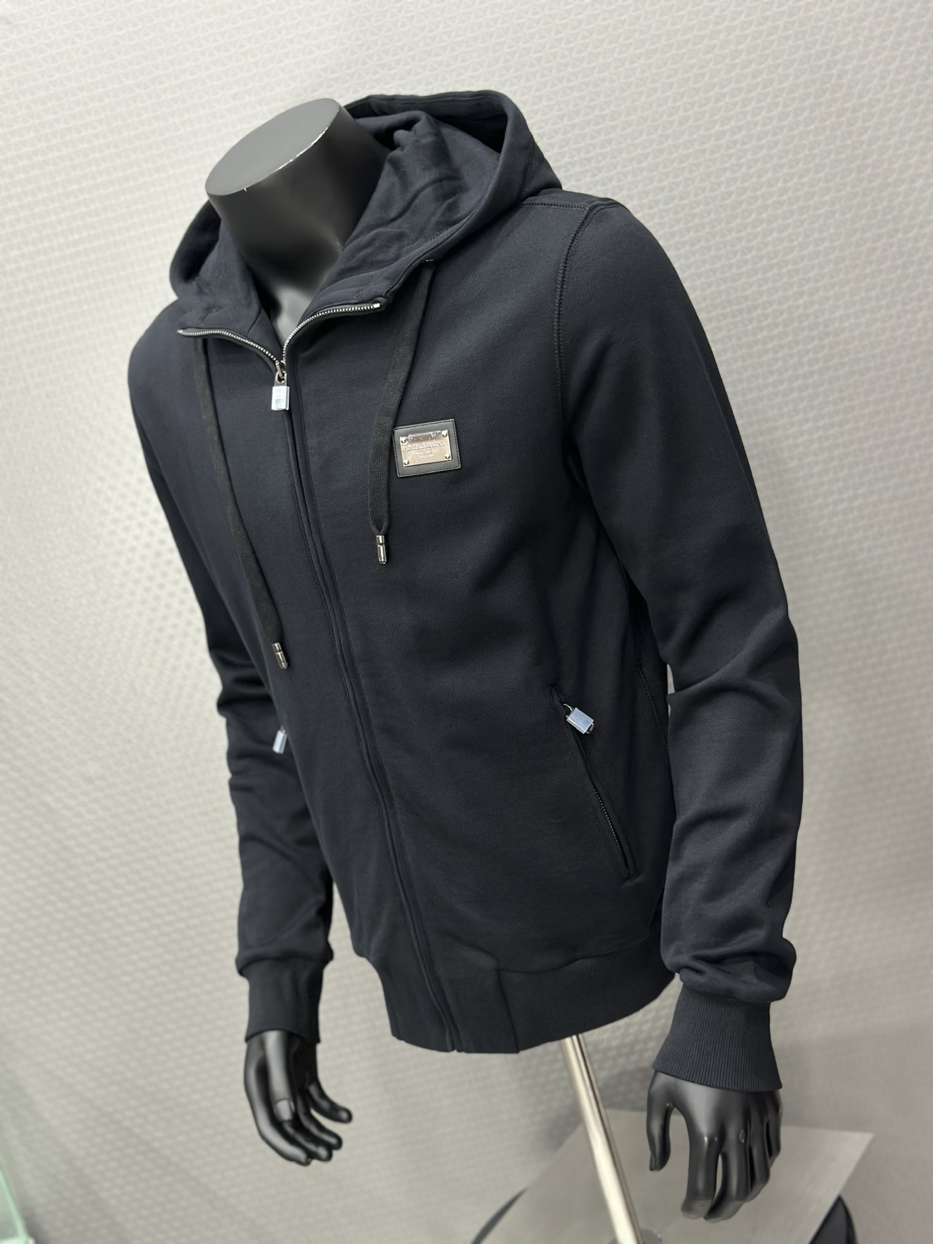 Áo khoác nỉ có mũ Dolce Gabbana DG Đen log tag sắt vuông thêu ngực Like Auth VTN