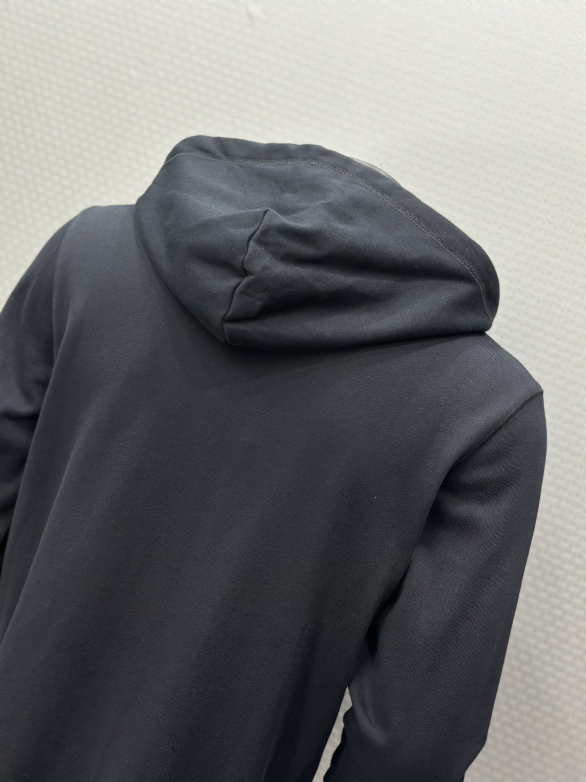 Áo khoác nỉ có mũ Dolce Gabbana DG Đen log tag sắt vuông thêu ngực Like Auth VTN