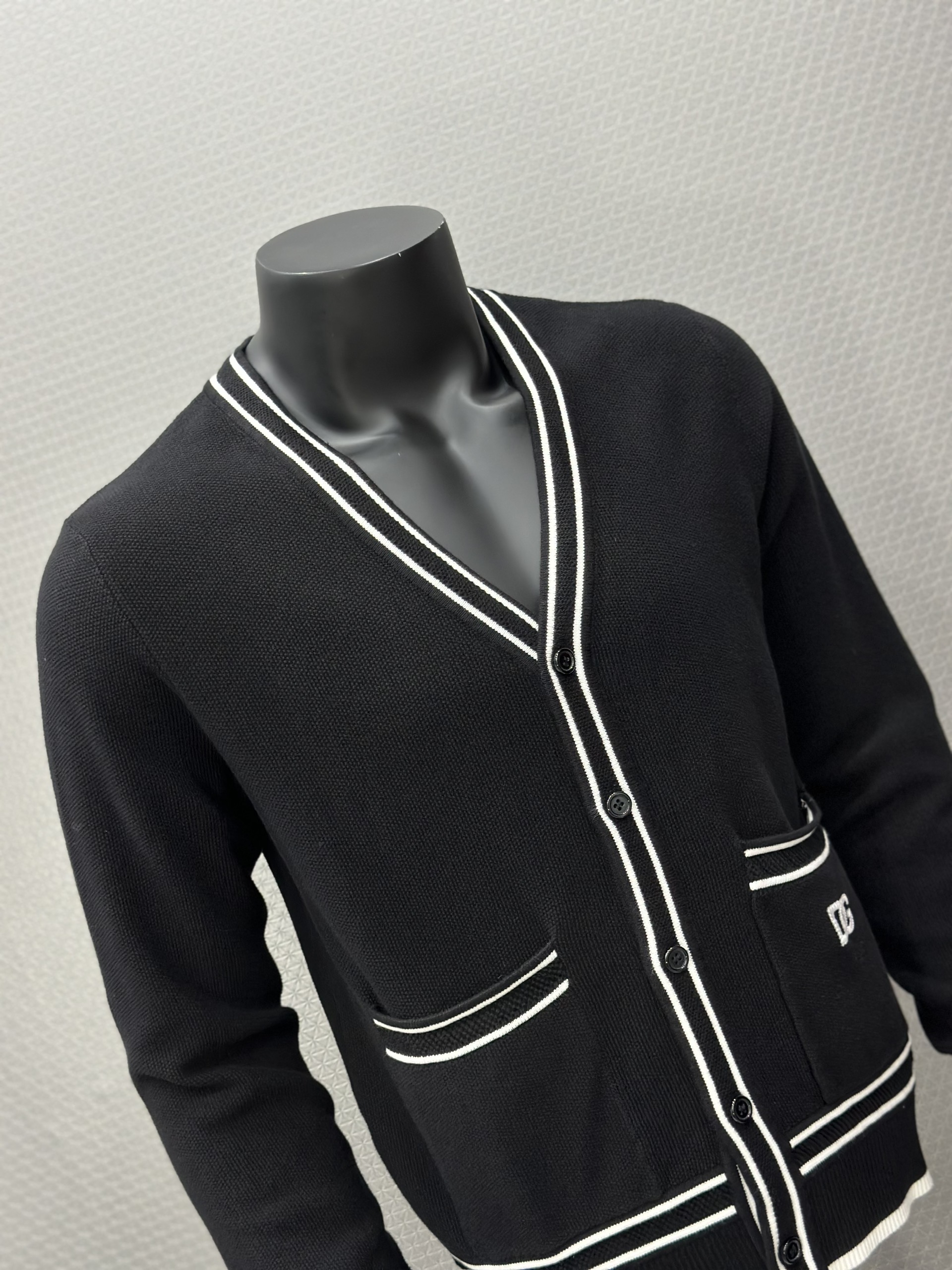 Áo khoác Cardigan Dolce Gabbana DG Đen viền Trắng túi bụng Like Auth VTN