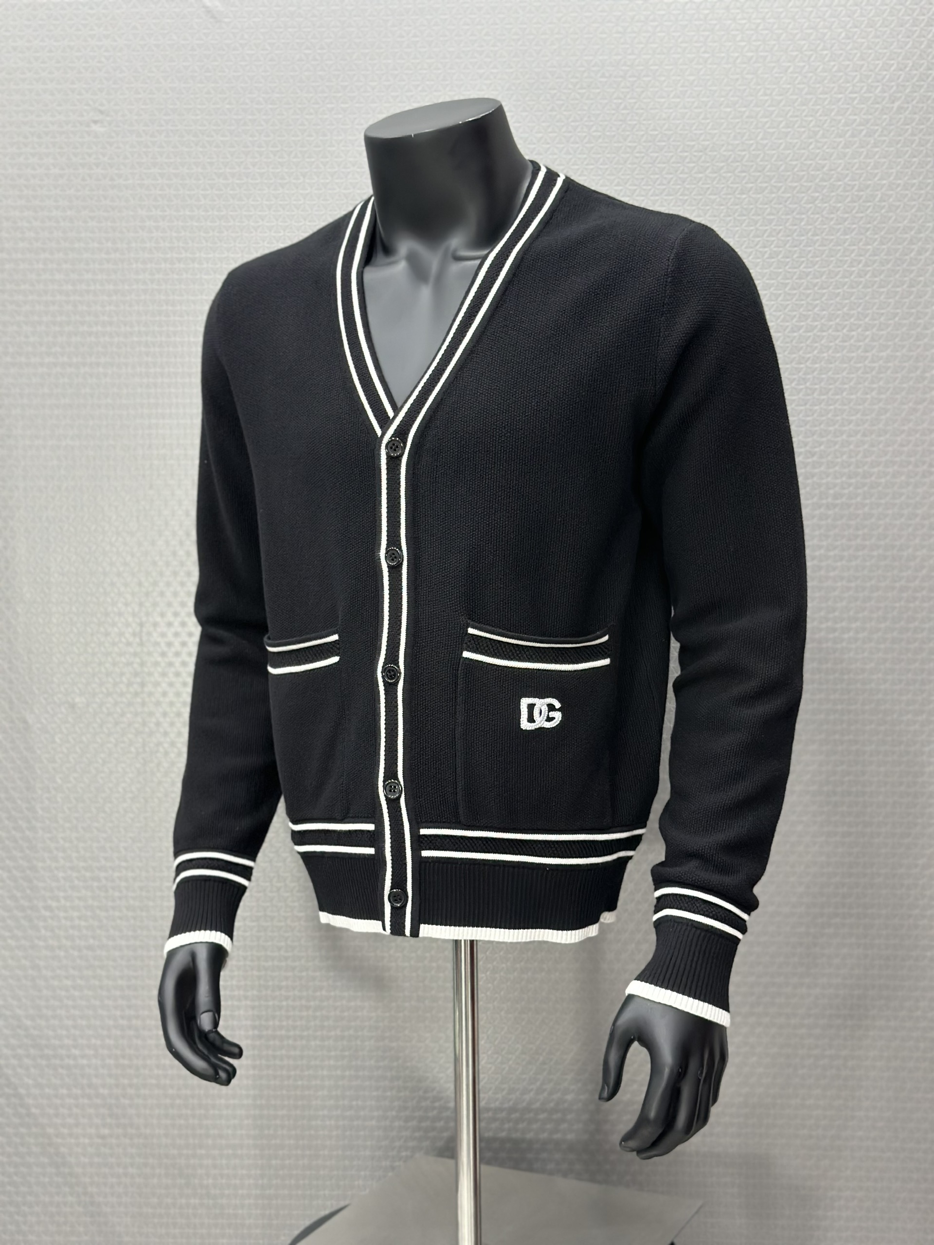 Áo khoác Cardigan Dolce Gabbana DG Đen viền Trắng túi bụng Like Auth VTN