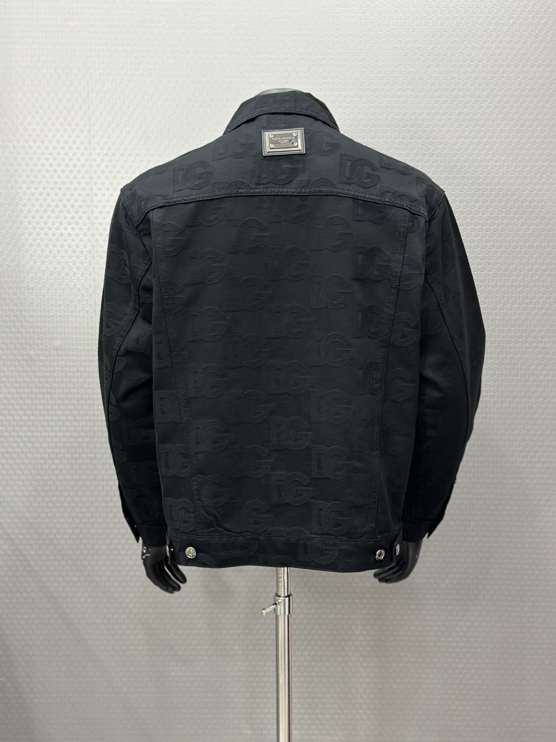 Áo khoác jean Dolce Gabbana DG Đen họa tiết logo chữ to full Like Auth VTN