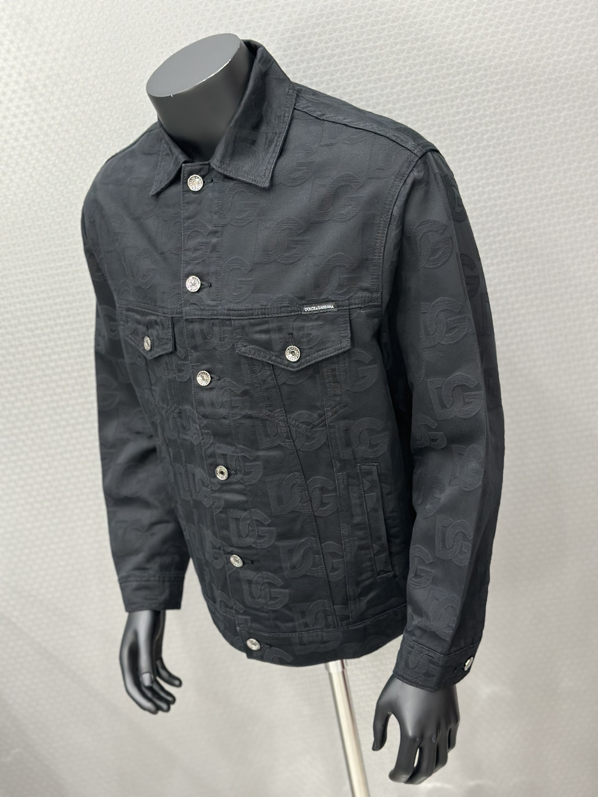 Áo khoác jean Dolce Gabbana DG Đen họa tiết logo chữ to full Like Auth VTN