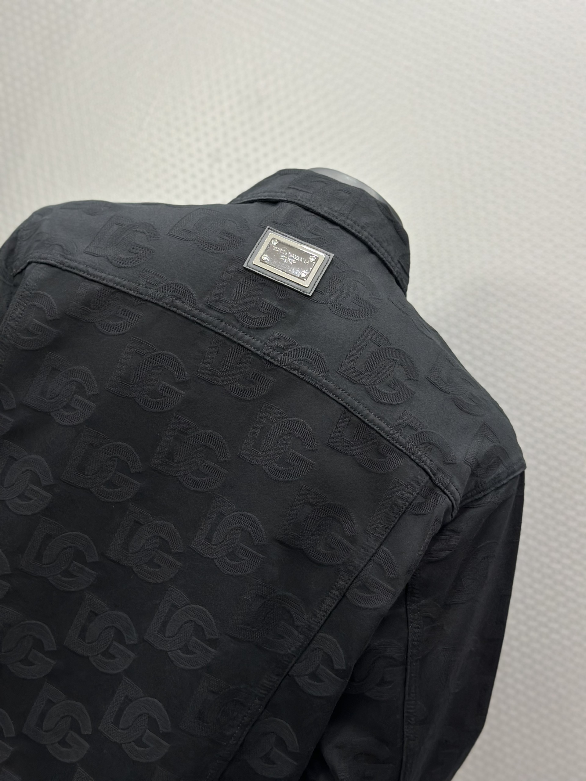 Áo khoác jean Dolce Gabbana DG Đen họa tiết logo chữ to full Like Auth VTN