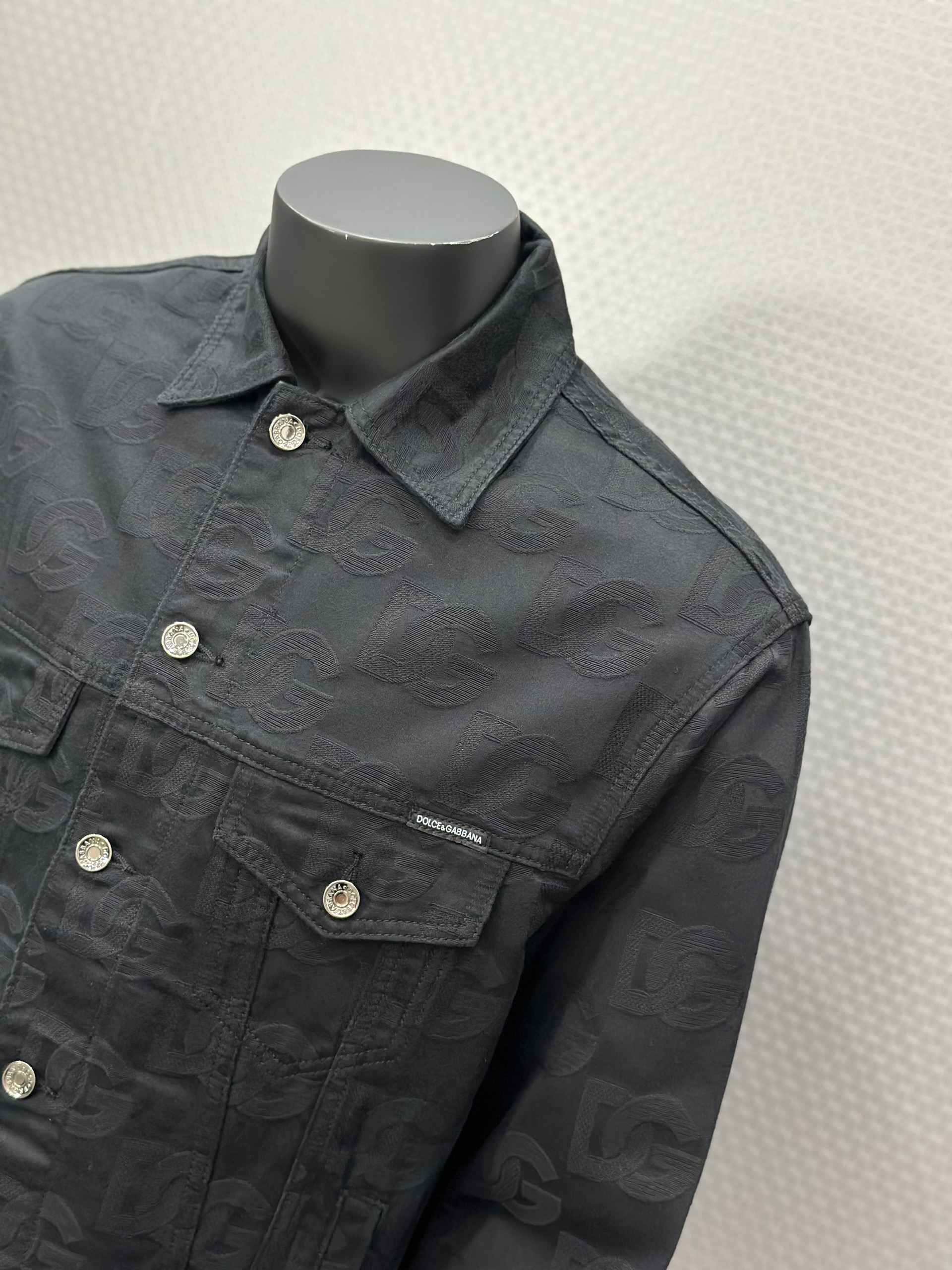 Áo khoác jean Dolce Gabbana DG Đen họa tiết logo chữ to full Like Auth VTN