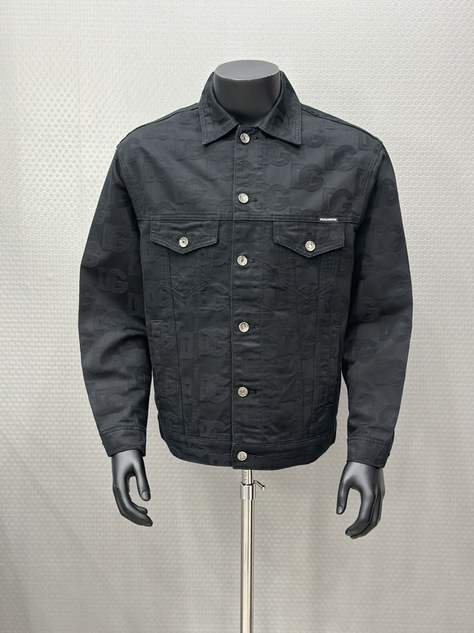 Áo khoác jean Dolce Gabbana DG Đen họa tiết logo chữ to full Like Auth VTN