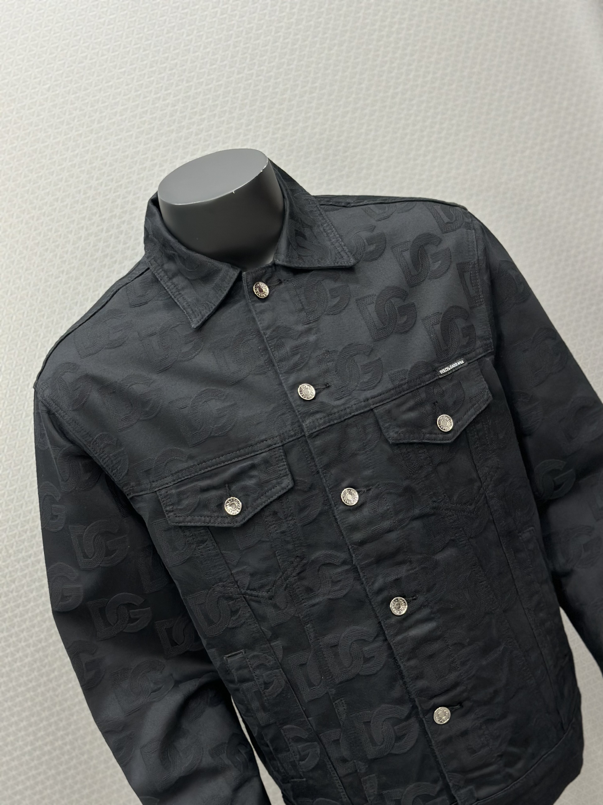 Áo khoác jean Dolce Gabbana DG Đen họa tiết logo chữ to full Like Auth VTN