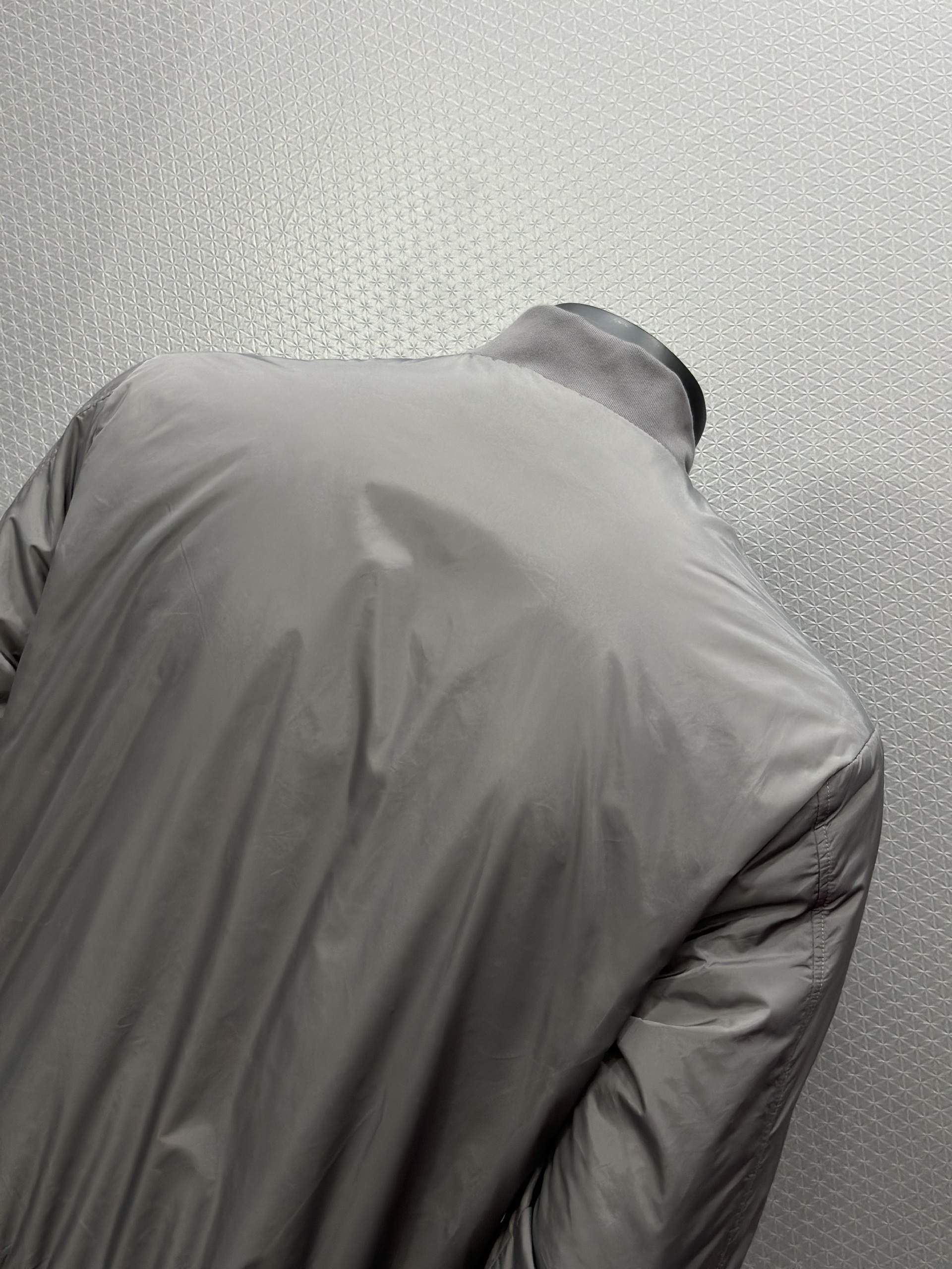 Áo khoác gió Dolce Gabbana DG Xám logo tag sắt Bạc vuông thêu ngực Like Auth VTN