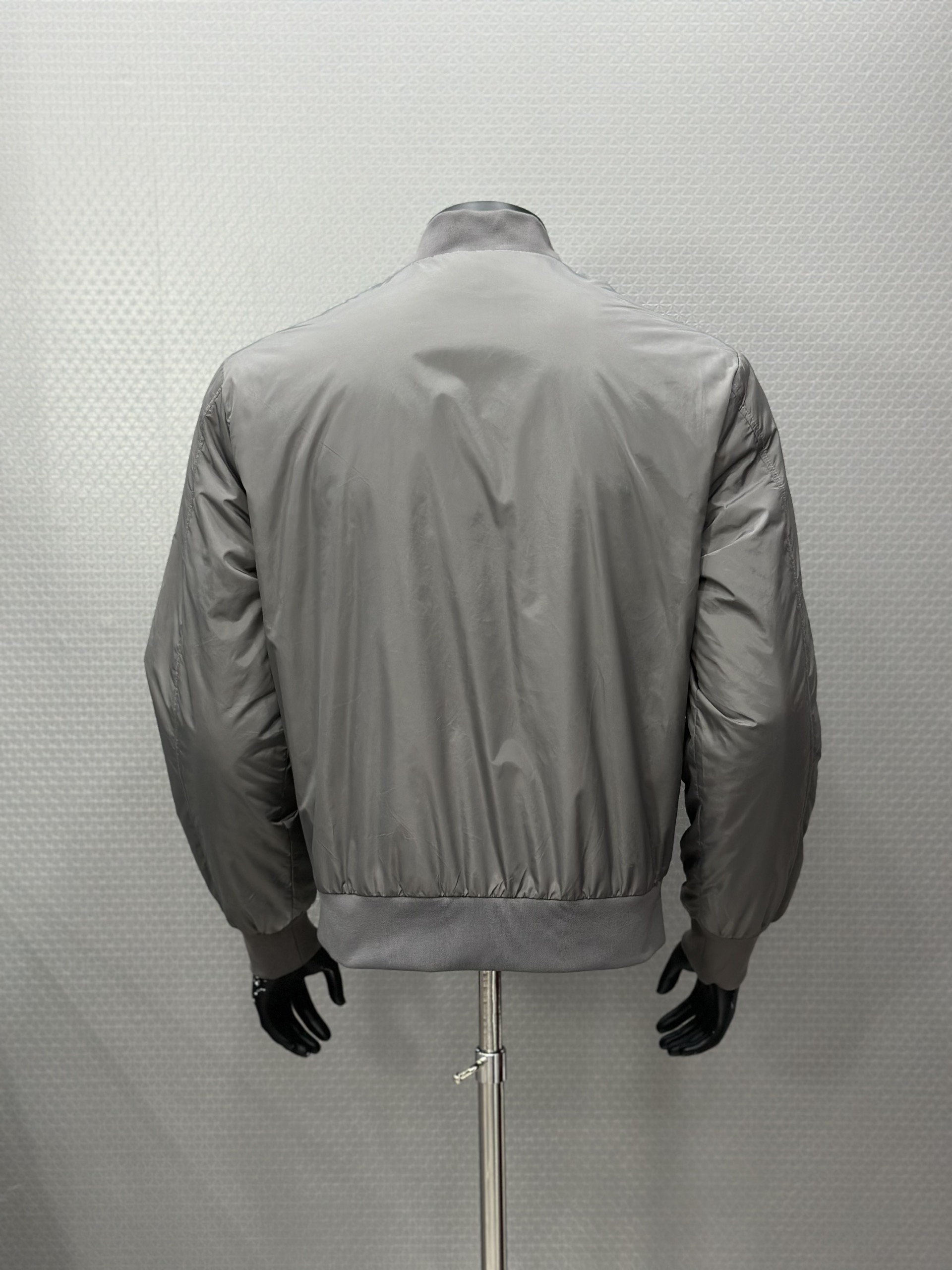 Áo khoác gió Dolce Gabbana DG Xám logo tag sắt Bạc vuông thêu ngực Like Auth VTN