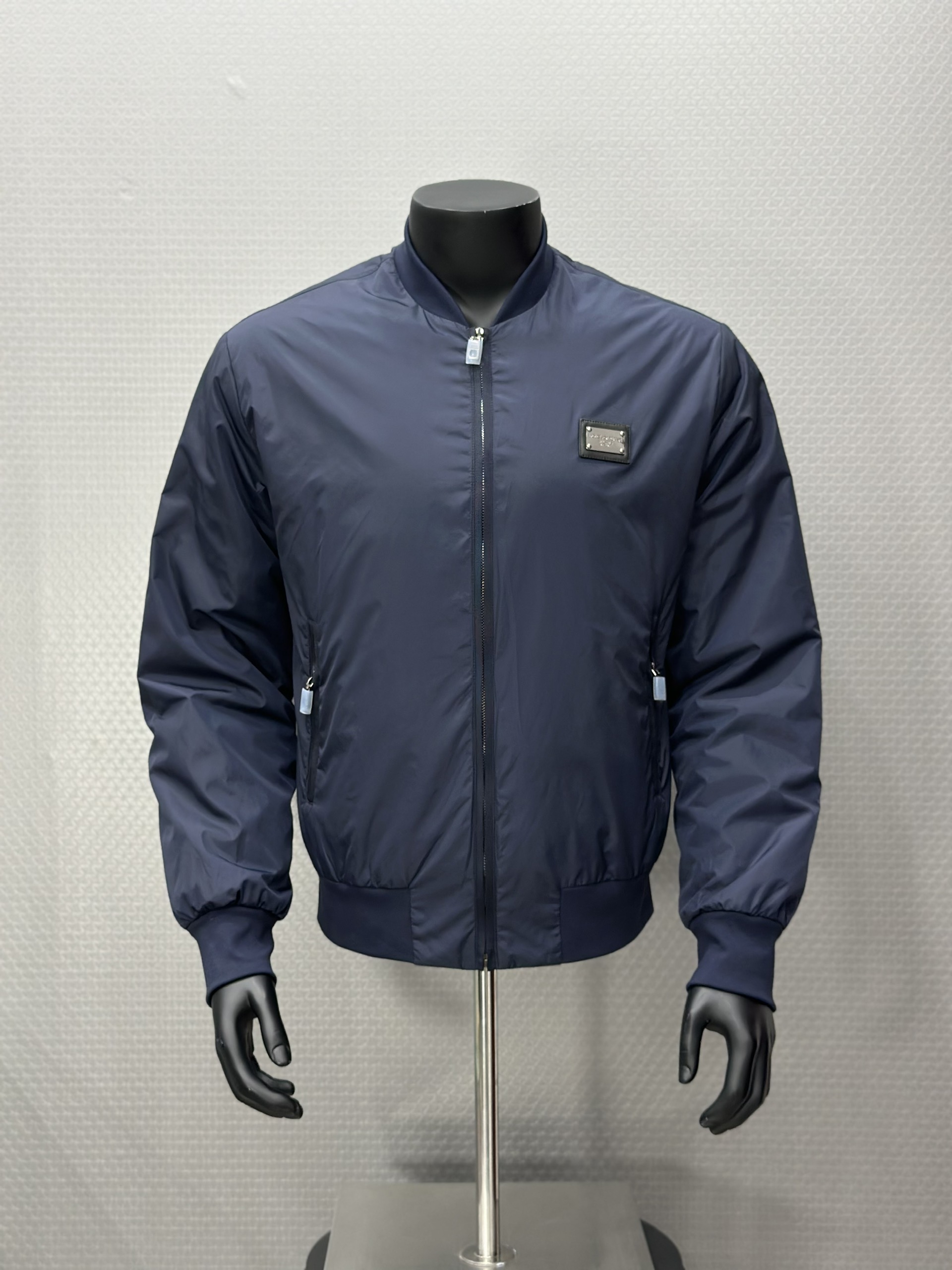 Áo khoác gió Dolce Gabbana DG Xanh than logo tag sắt Bạc vuông thêu ngực Like Auth VTN