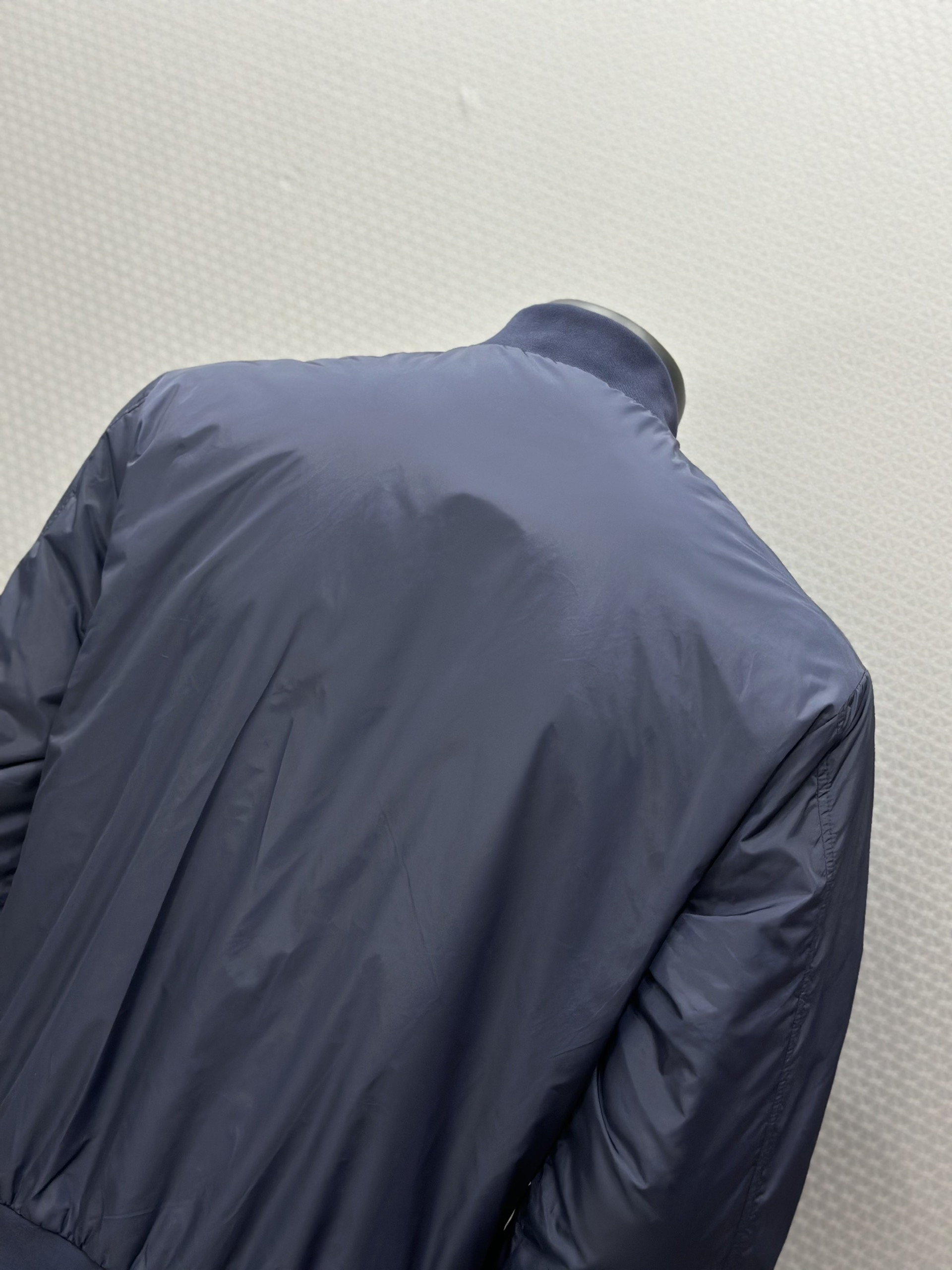 Áo khoác gió Dolce Gabbana DG Xanh than logo tag sắt Bạc vuông thêu ngực Like Auth VTN