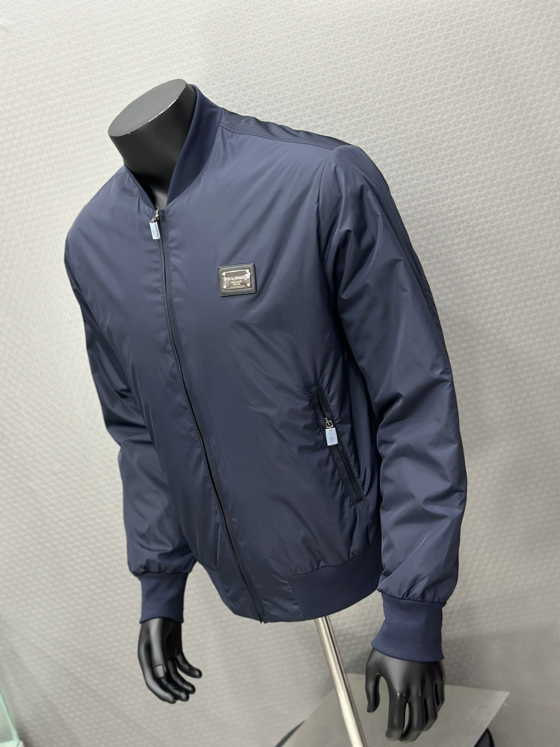 Áo khoác gió Dolce Gabbana DG Xanh than logo tag sắt Bạc vuông thêu ngực Like Auth VTN