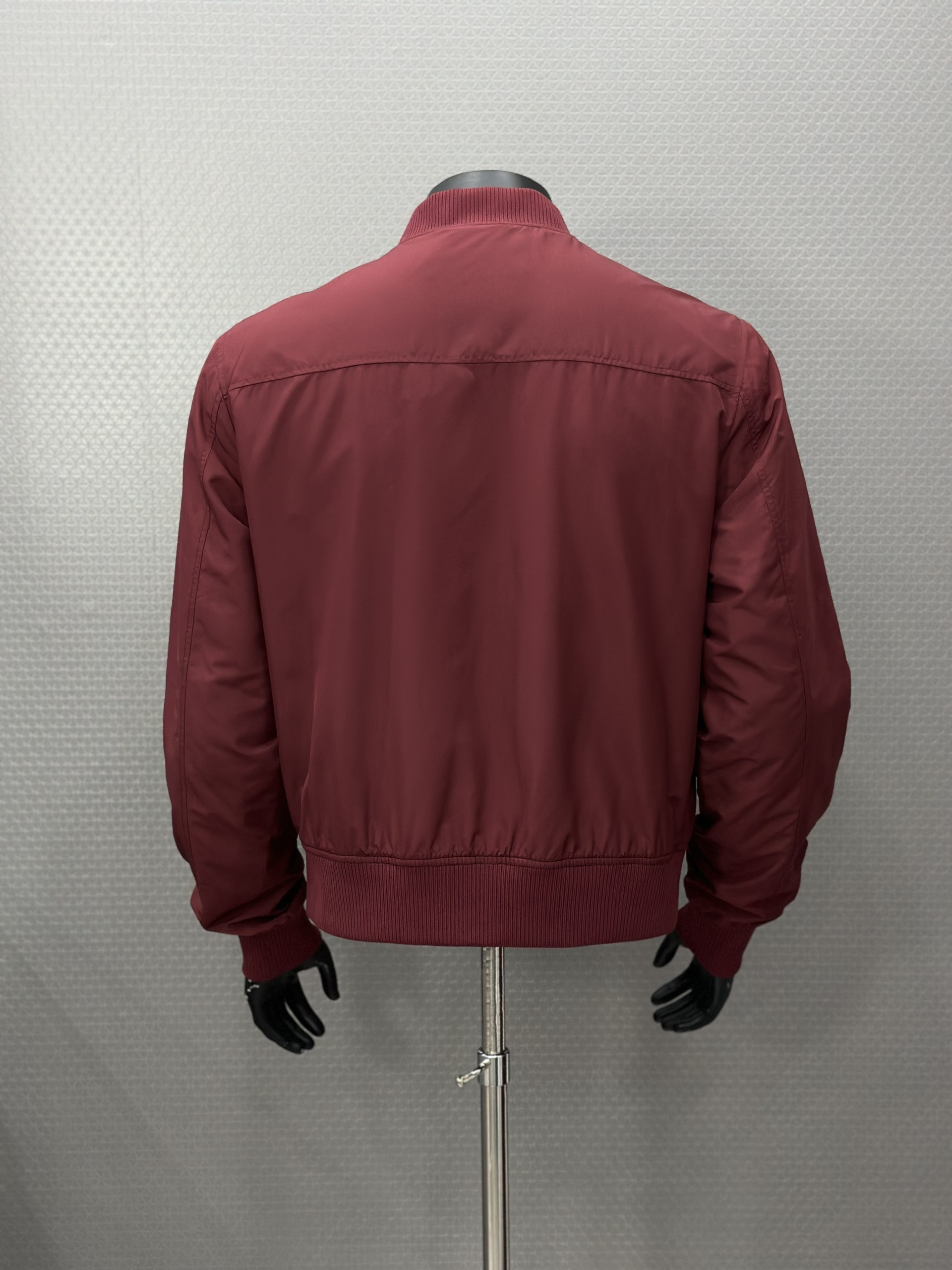 Áo khoác gió Dolce Gabbana DG Đỏ logo tag sắt vuông thêu ngực Like Auth VTN