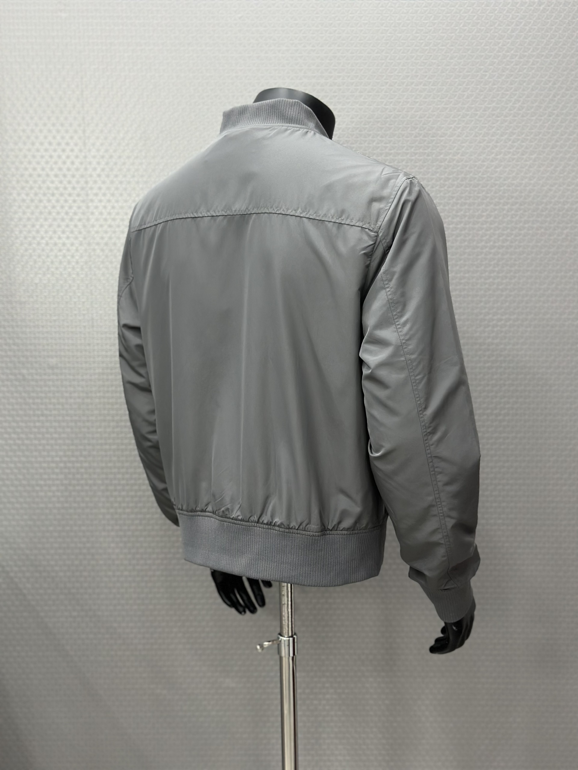 Áo khoác gió Dolce Gabbana DG Xám logo tag sắt vuông thêu ngực Like Auth VTN