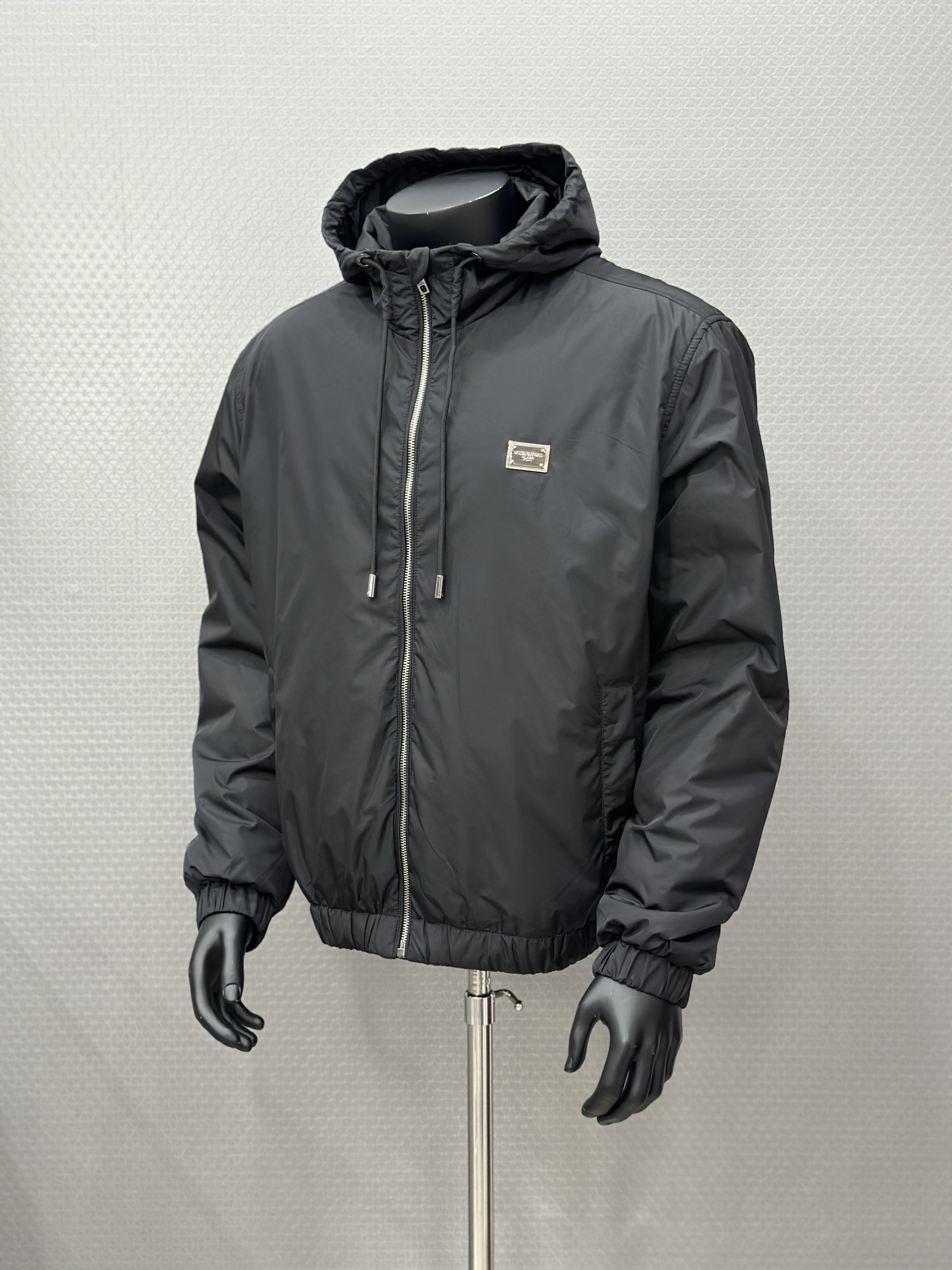 Áo khoác 2 mặt Dolce Gabbana DG Đen logo tag sắt vuông thêu ngực Like Auth VTN