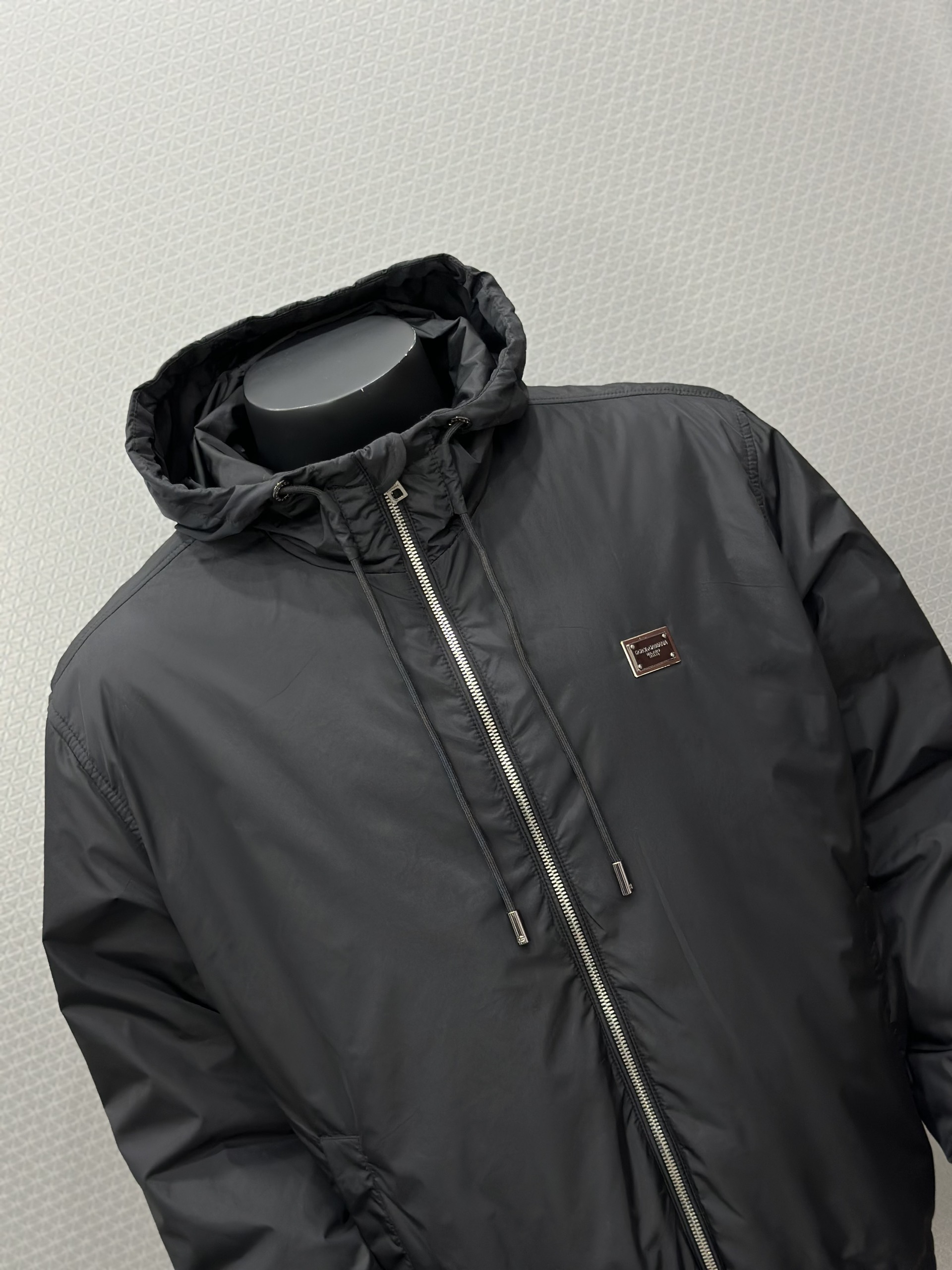 Áo khoác 2 mặt Dolce Gabbana DG Đen logo tag sắt vuông thêu ngực Like Auth VTN