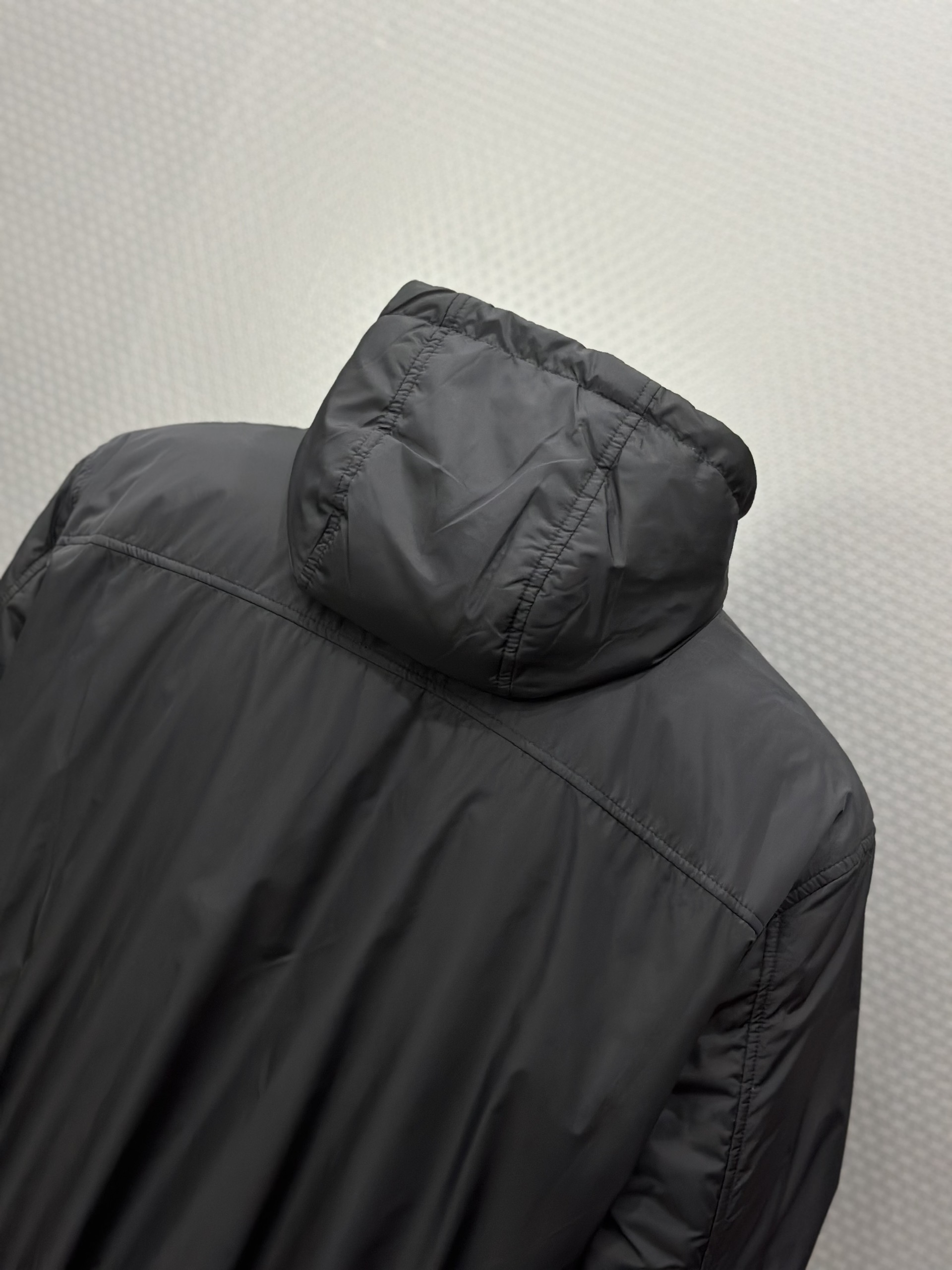 Áo khoác 2 mặt Dolce Gabbana DG Đen logo tag sắt vuông thêu ngực Like Auth VTN