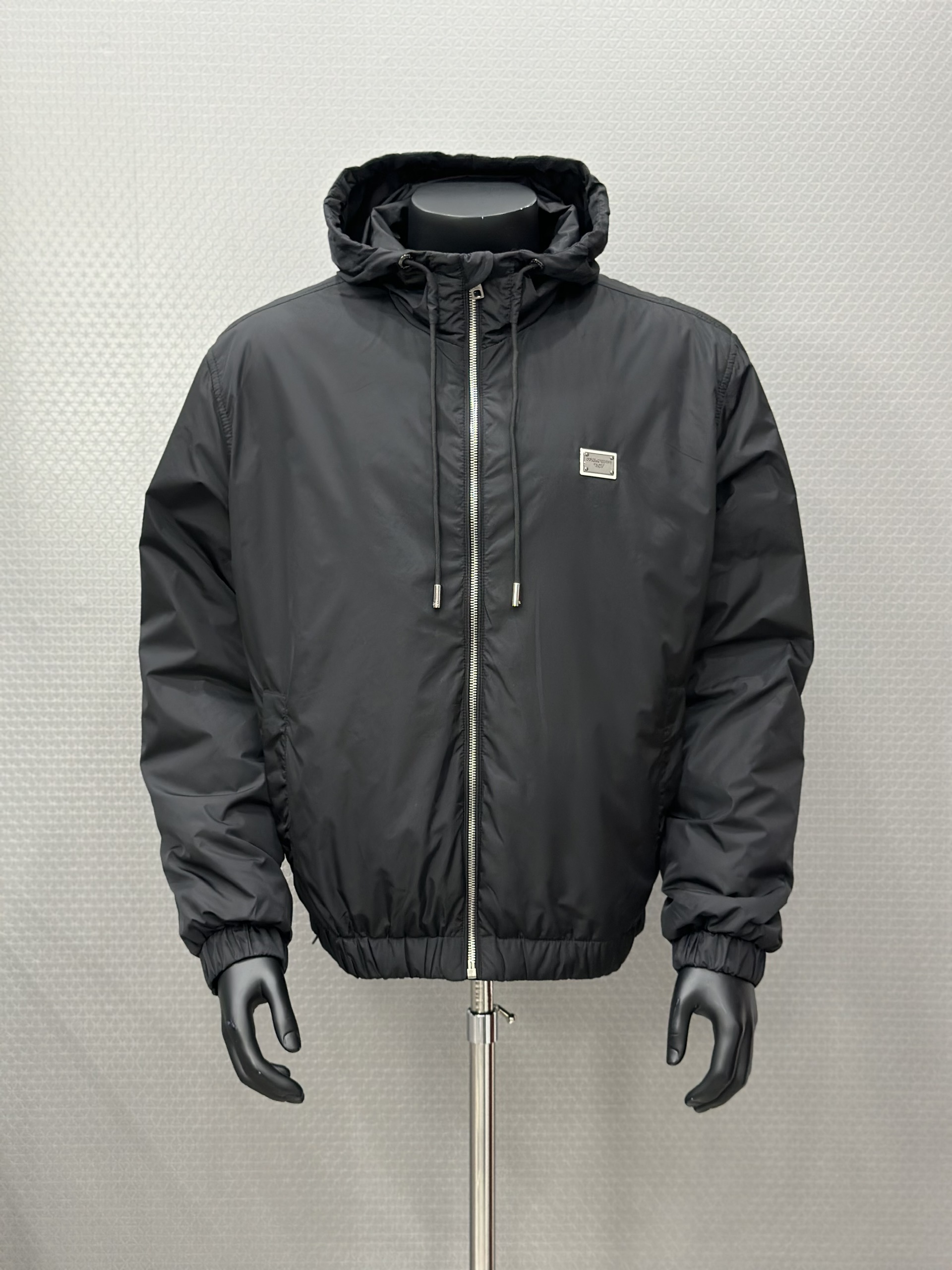 Áo khoác 2 mặt Dolce Gabbana DG Đen logo tag sắt vuông thêu ngực Like Auth VTN