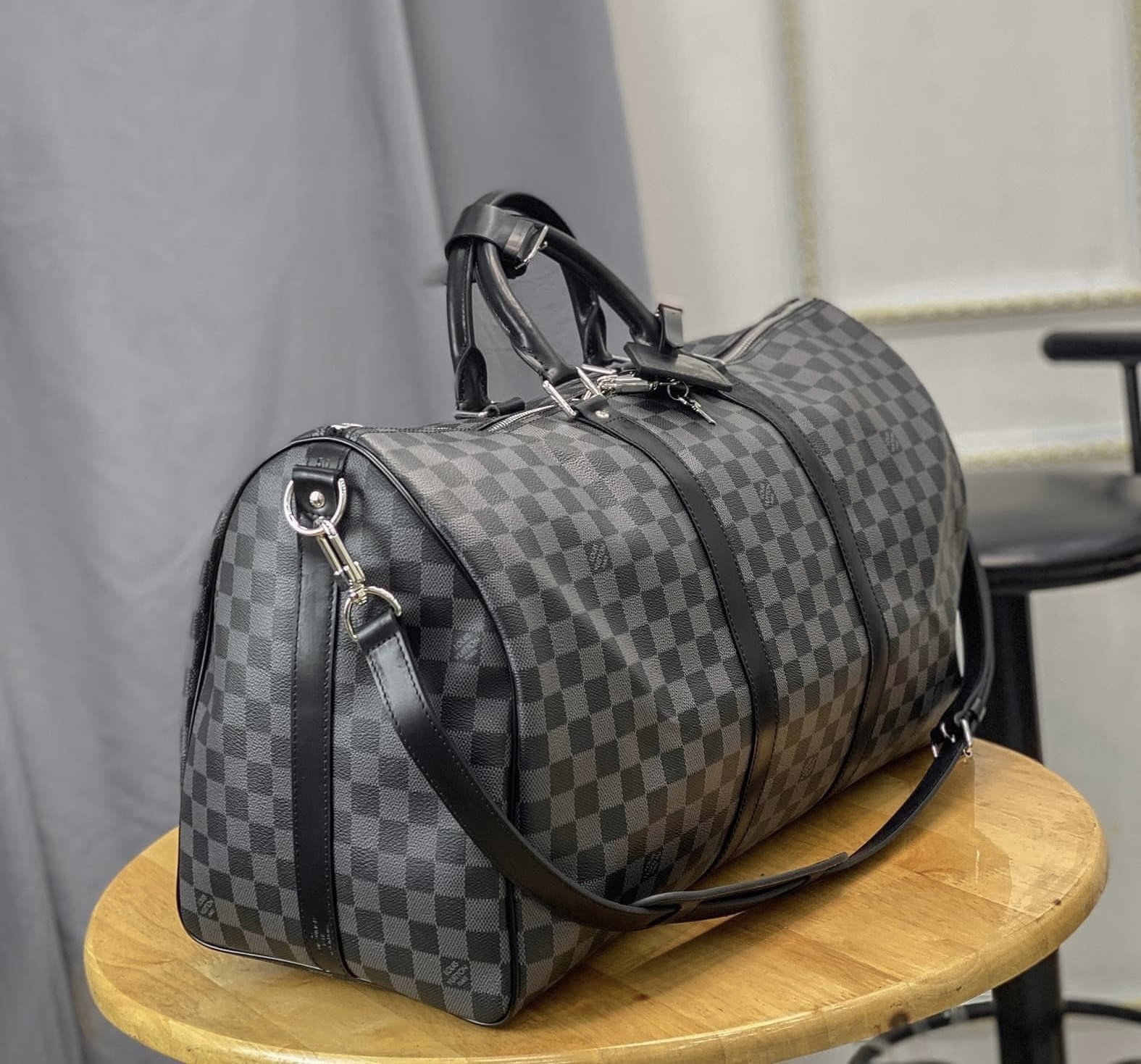 Túi trống du lịch Louis Vuitton LV Đen họa tiết caro full khóa ổ size 50cm Like Auth Fullbox phụ kiện PLD