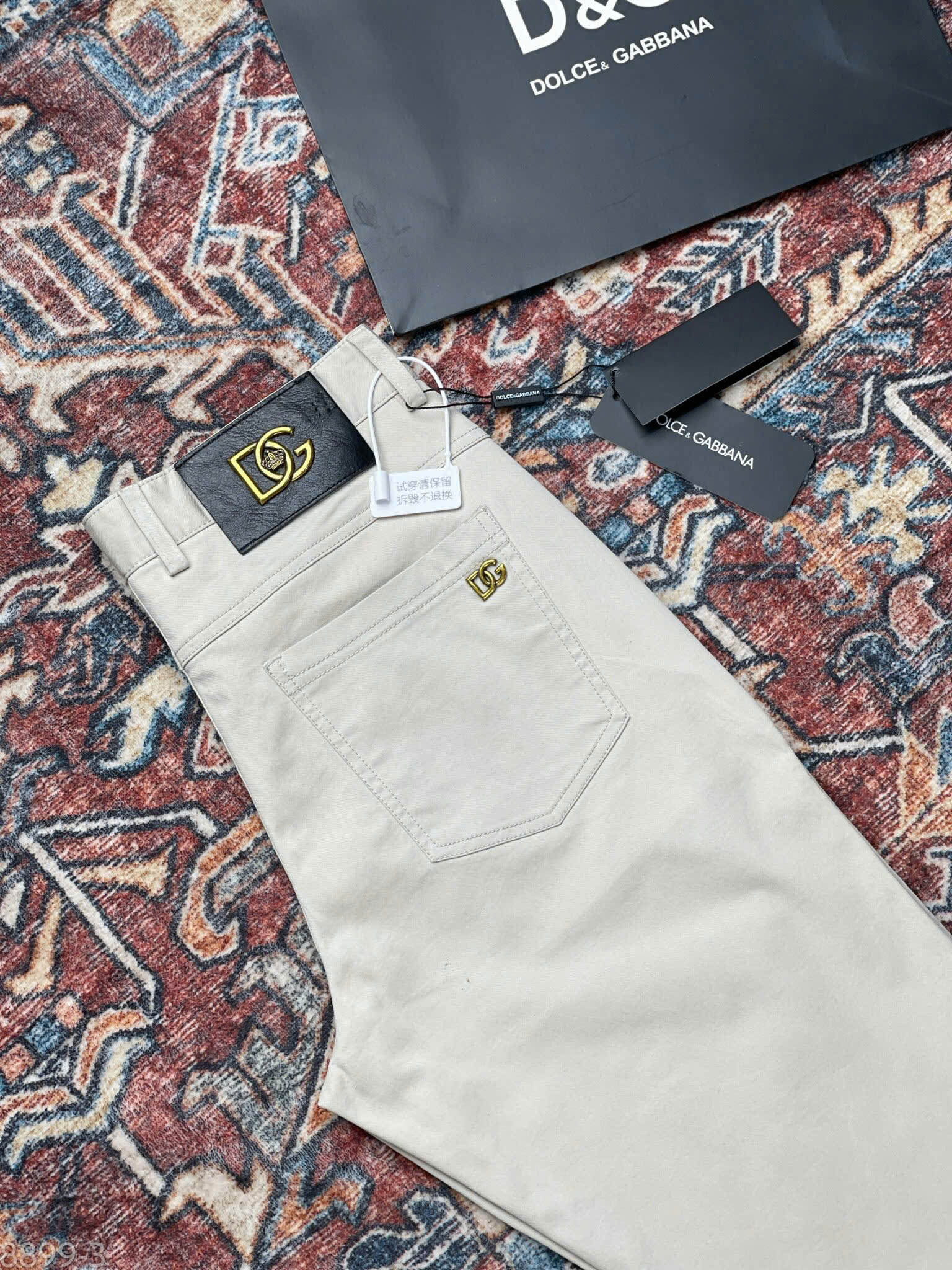 Quần kaki Dolce Gabbana DG Trắng logo tag Vàng kim loại Like Auth DDT