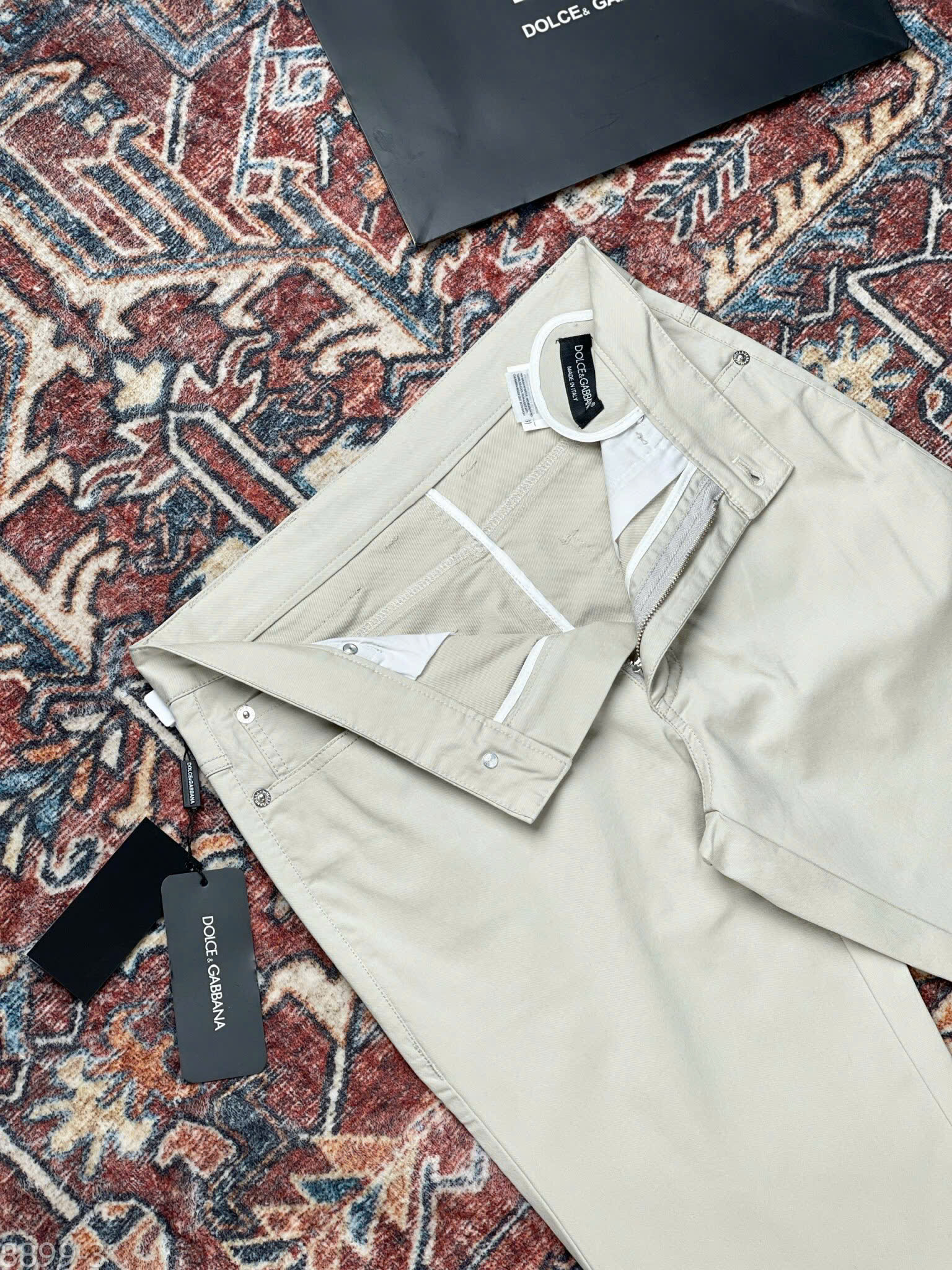 Quần kaki Dolce Gabbana DG Trắng logo tag Vàng kim loại Like Auth DDT
