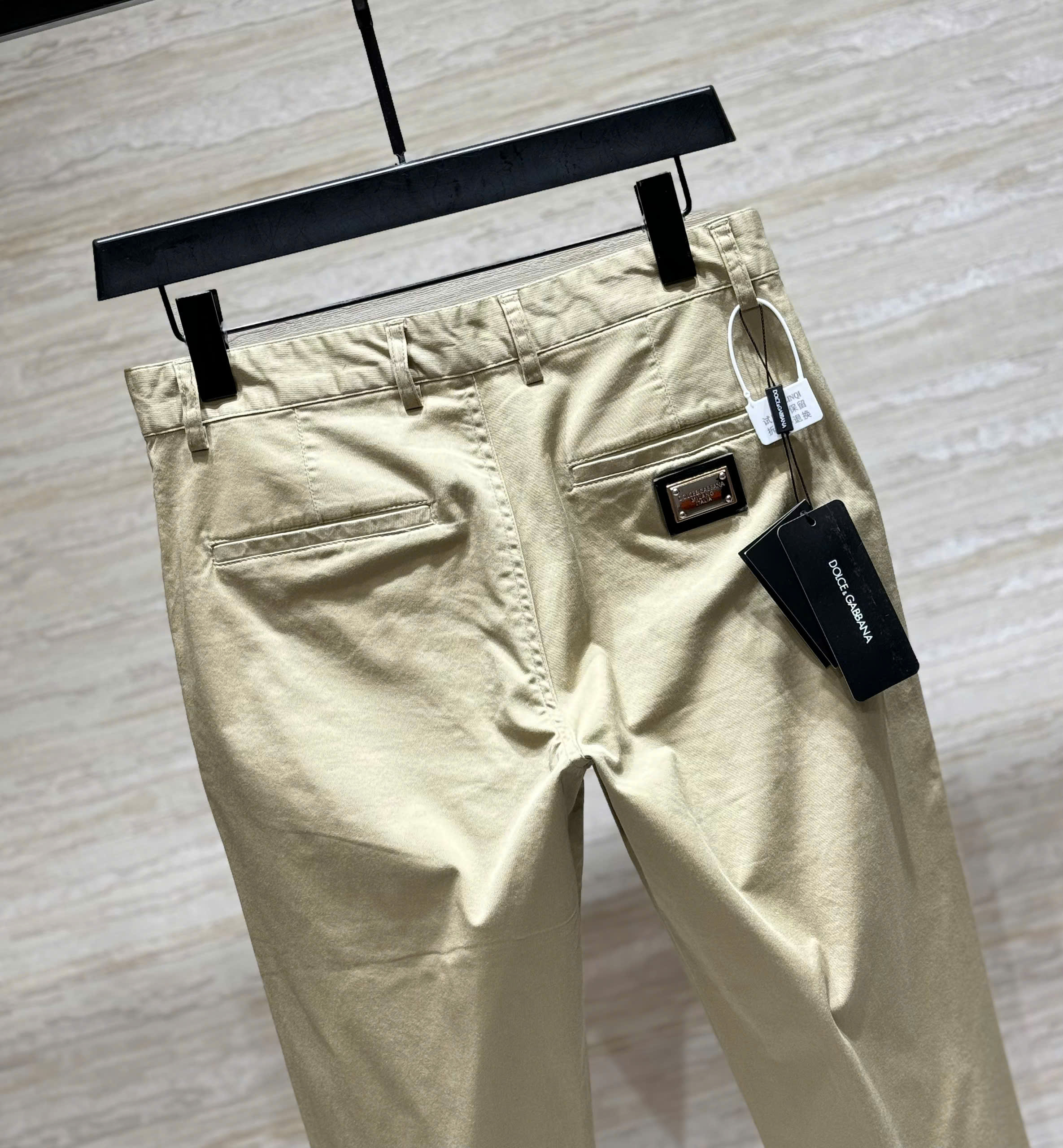 Quần kaki Dolce Gabbana DG Be logo tag vuông Like Auth DDT