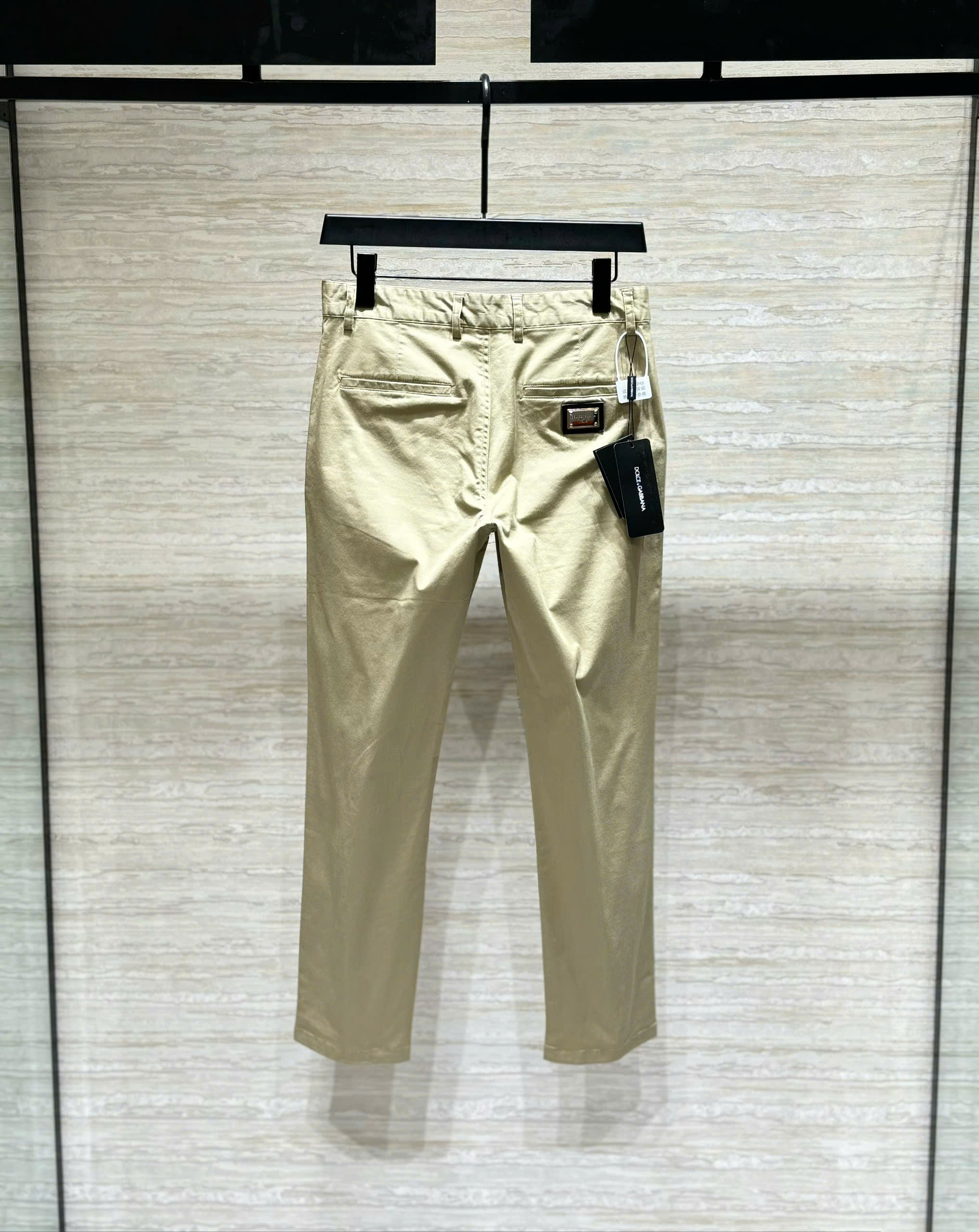 Quần kaki Dolce Gabbana DG Be logo tag vuông Like Auth DDT